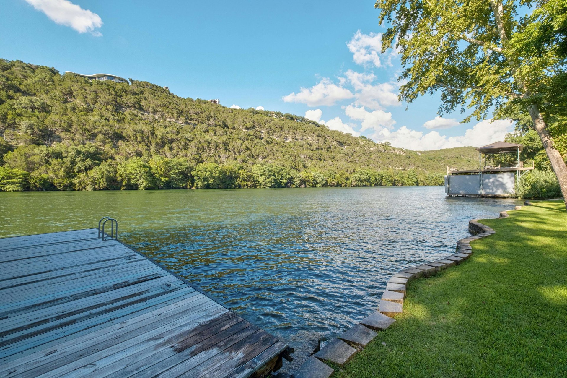 3120 Edgewater Drive
