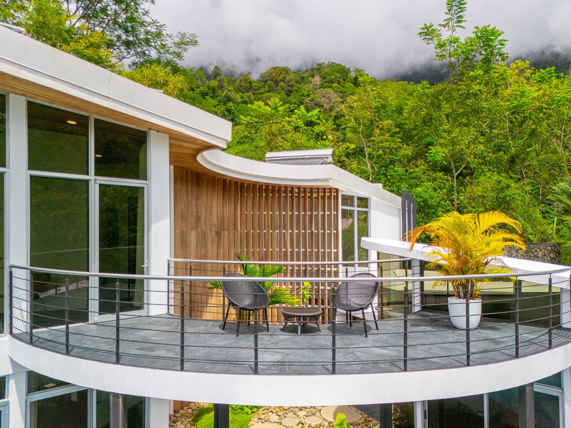 The Glass House. Sustainability, Luxury and Nature.