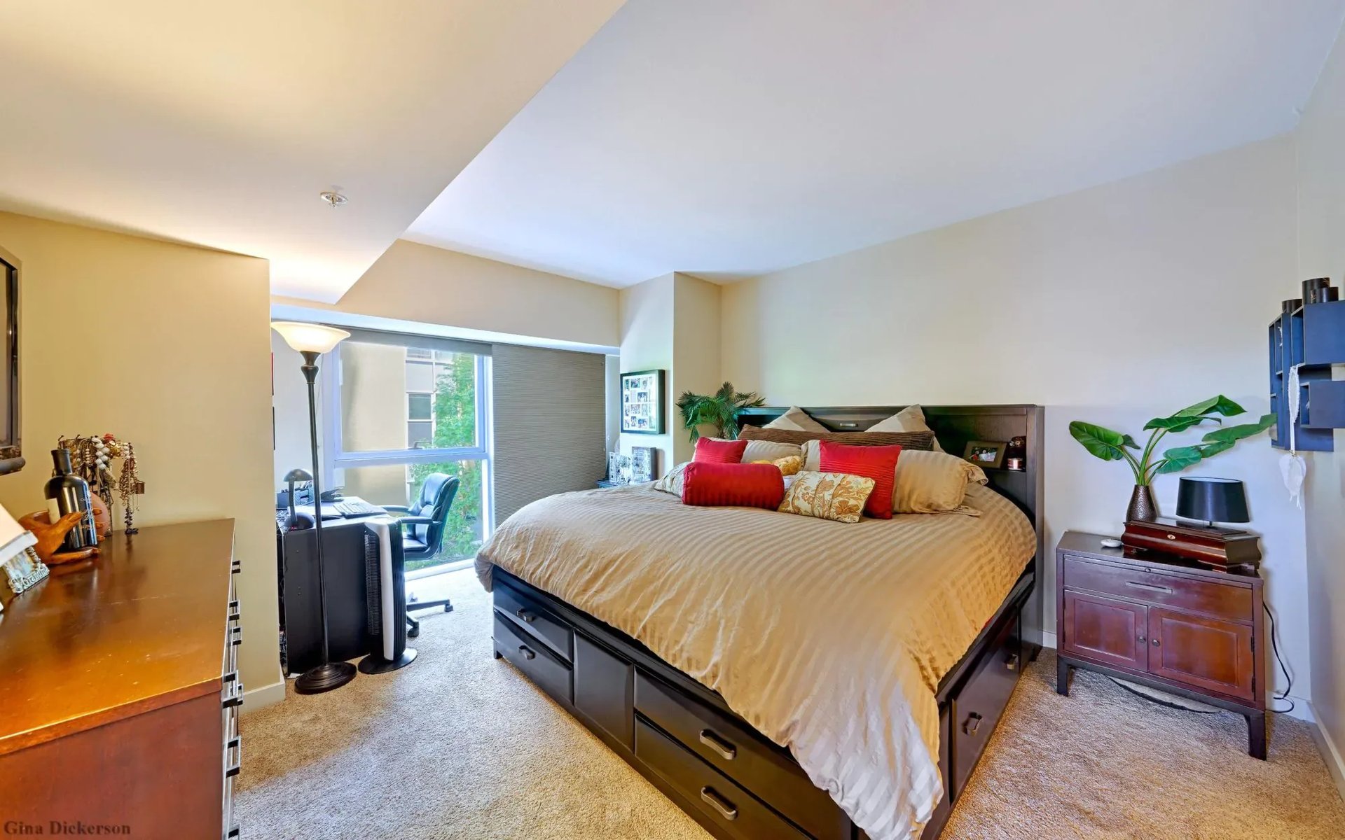 13700 Marina Pointe Dr, 317