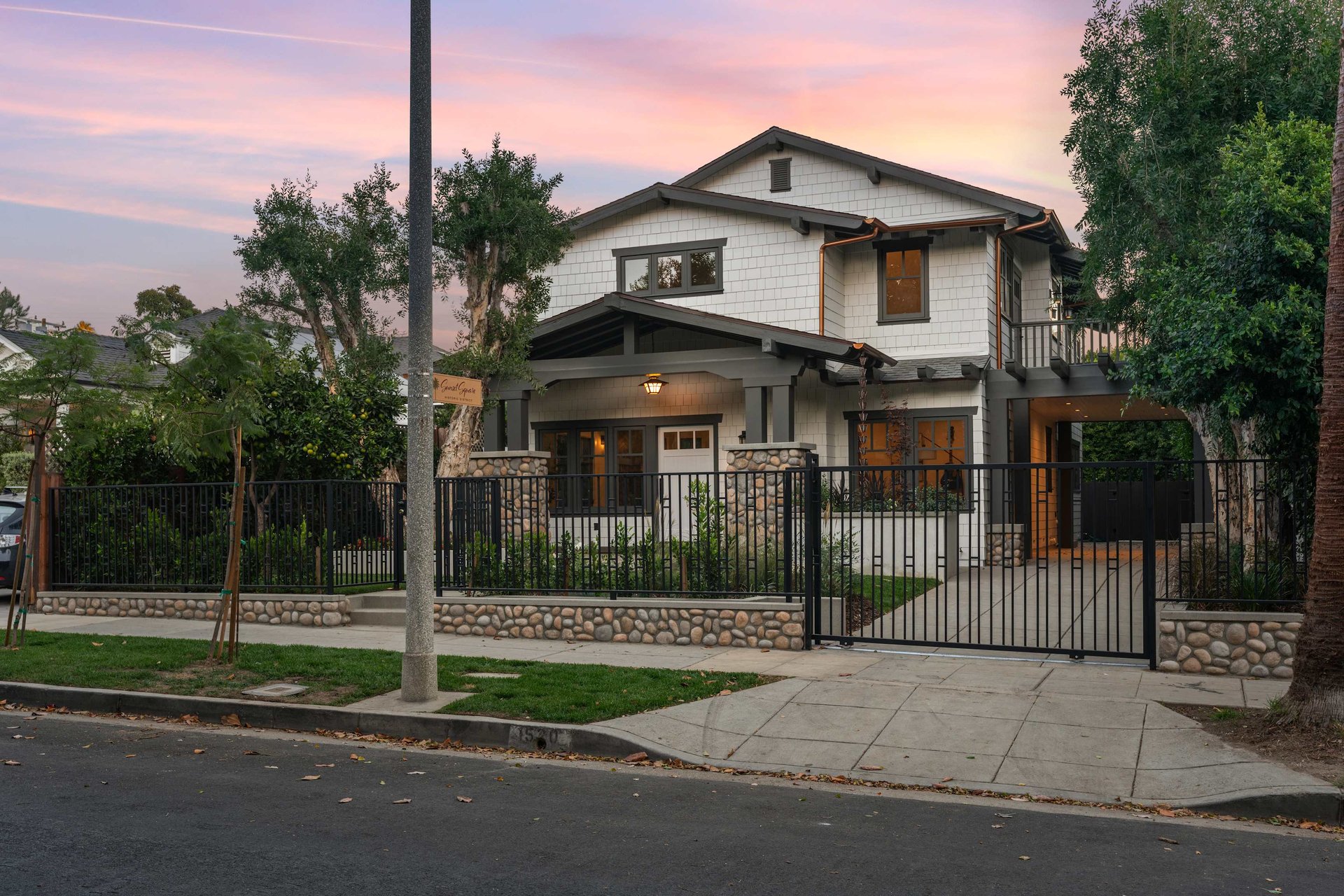 1520 N Sierra Bonita Ave, Sunset Square