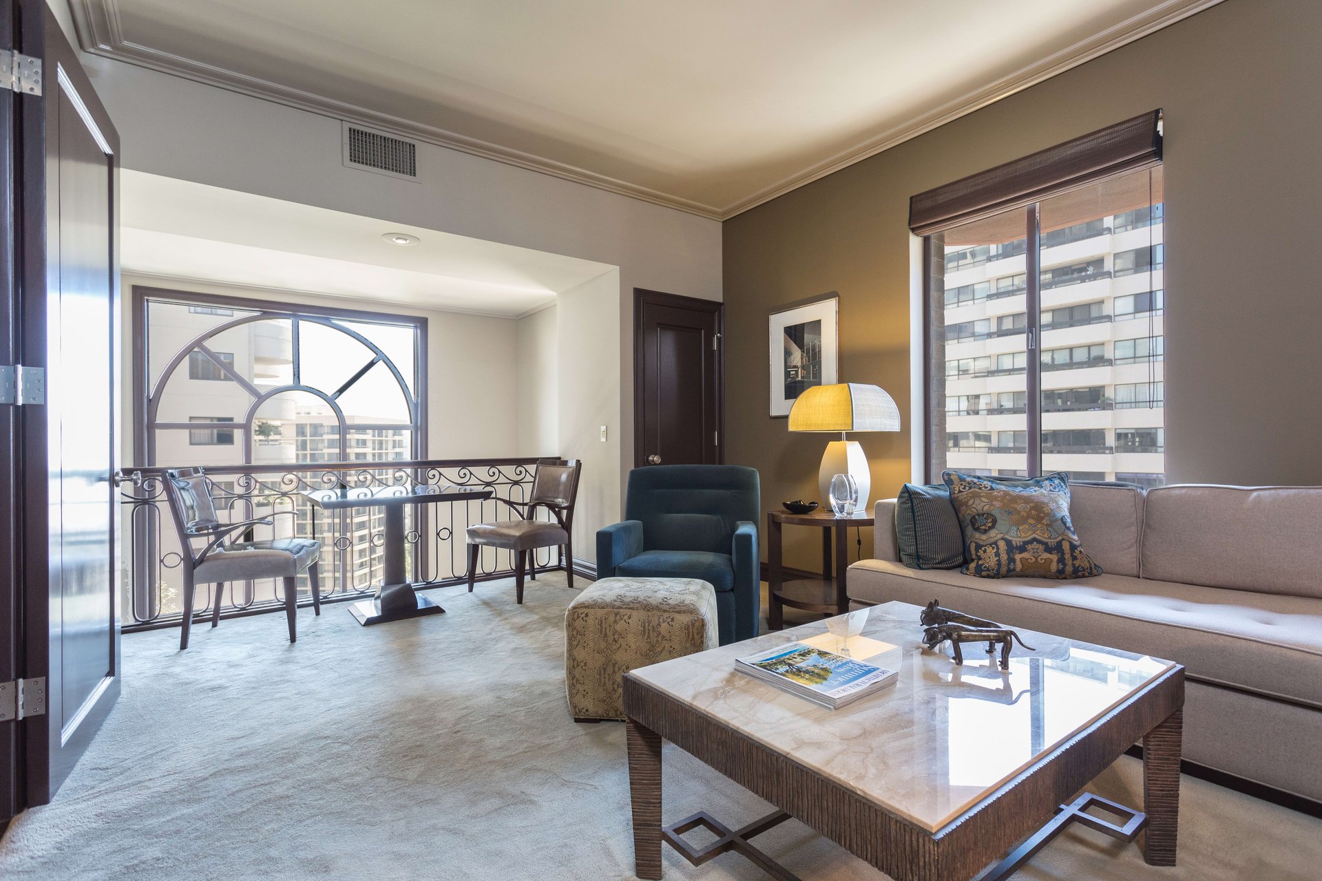 Wilshire Thayer #1102, Wilshire Corridor