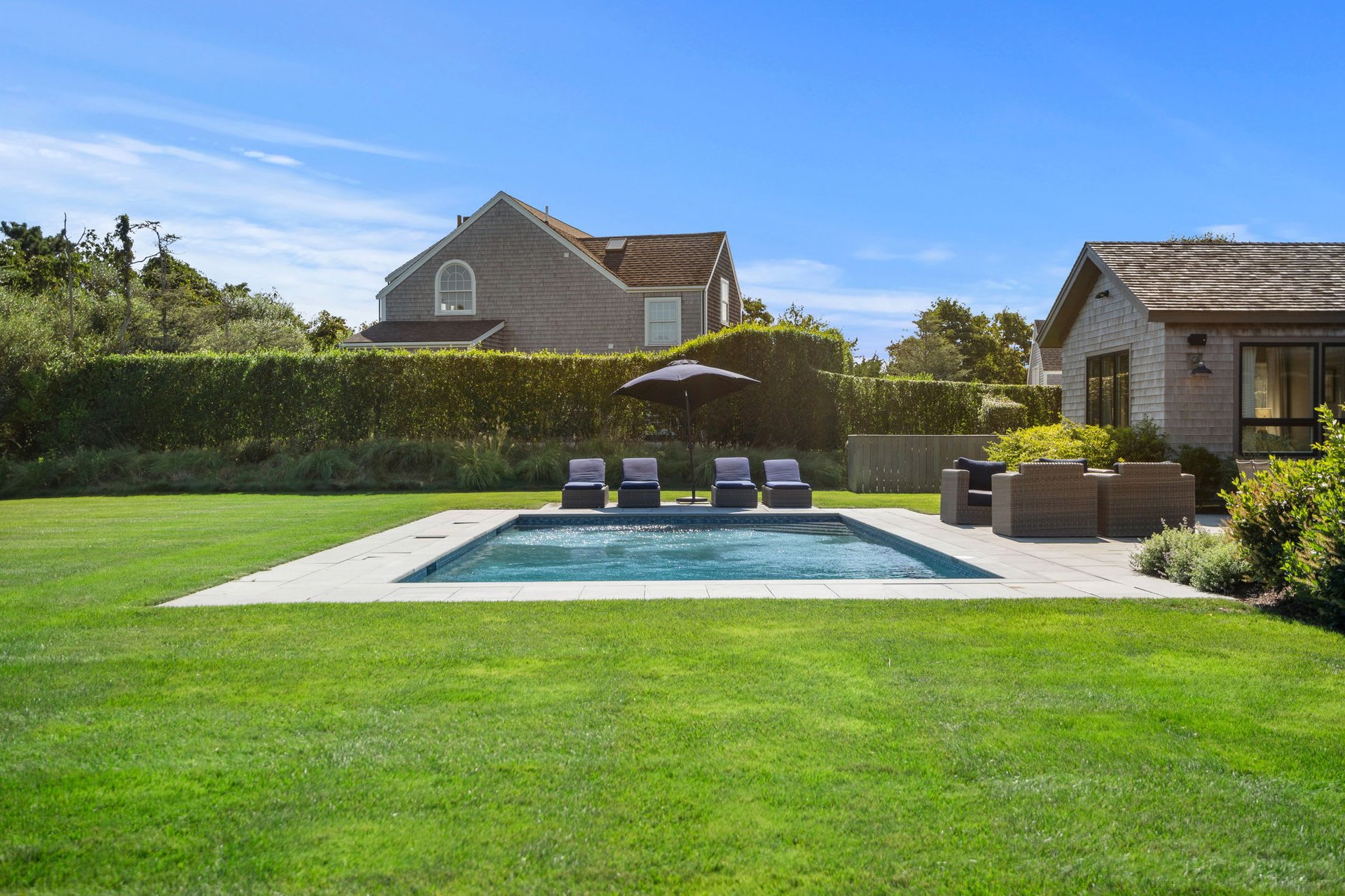 4 Moors End Ln