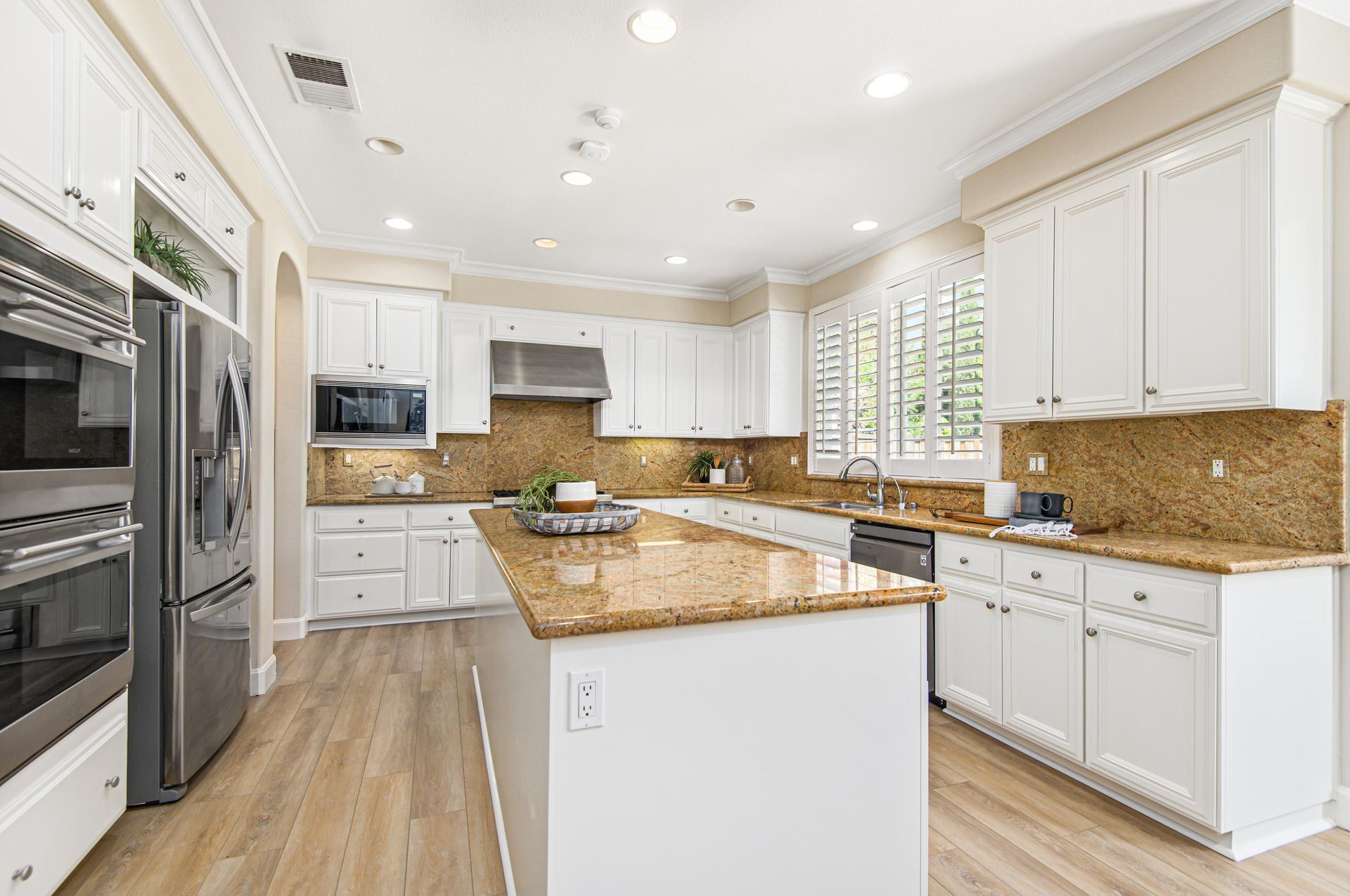 2112 Laguna Creek Lane