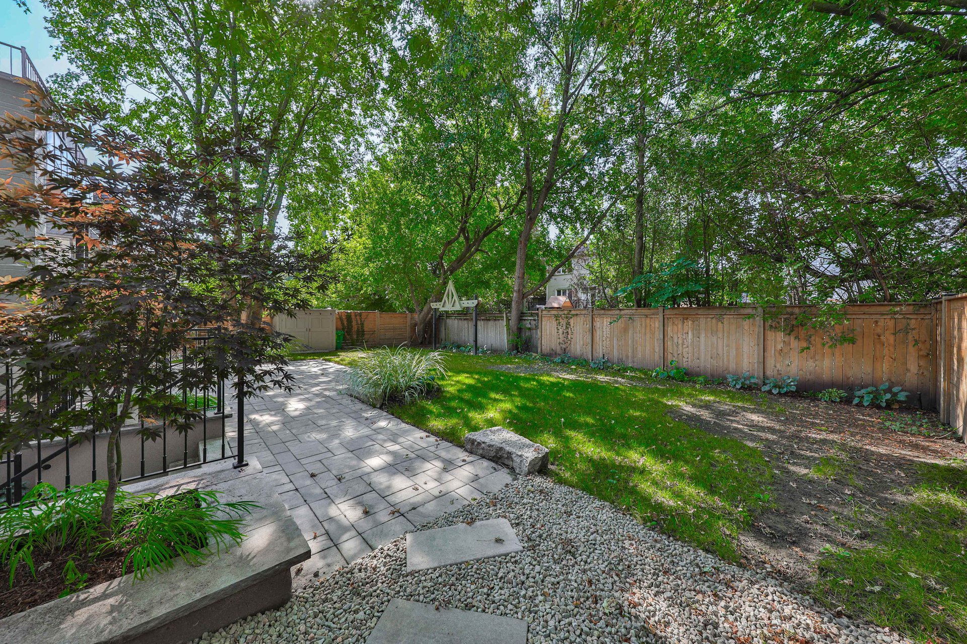 1372 Kenmuir Ave