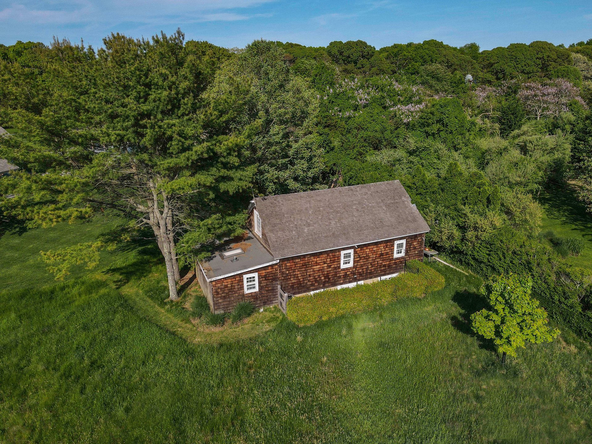 Upscale, Updated Sag Harbor Farmhouse in Waterfront Neighborhood