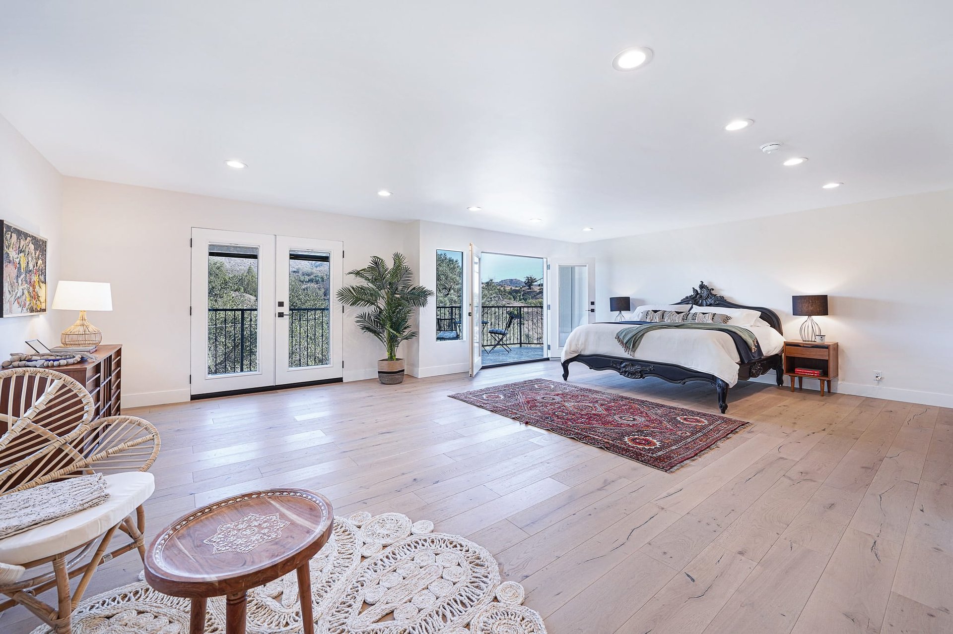 Immaculate & Turnkey Contemporary Home in Hollywood Hills