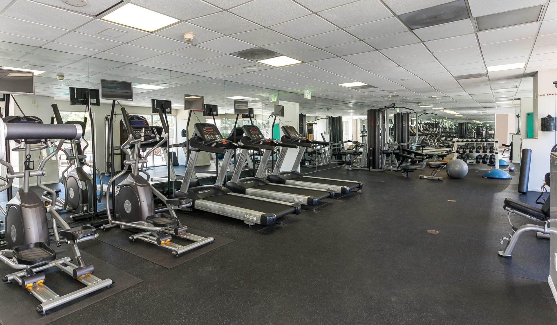 875 Comstock Avenue Unit 15D