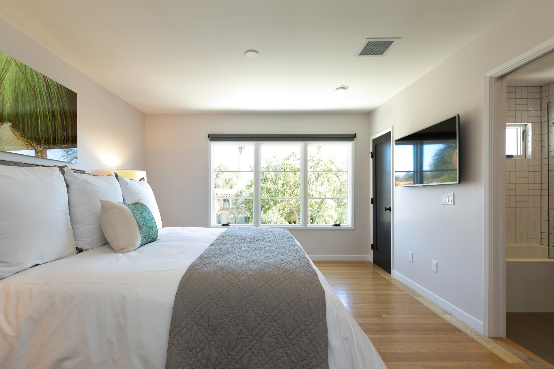 Dazzling Designer Done Furnished Lease in Los Feliz