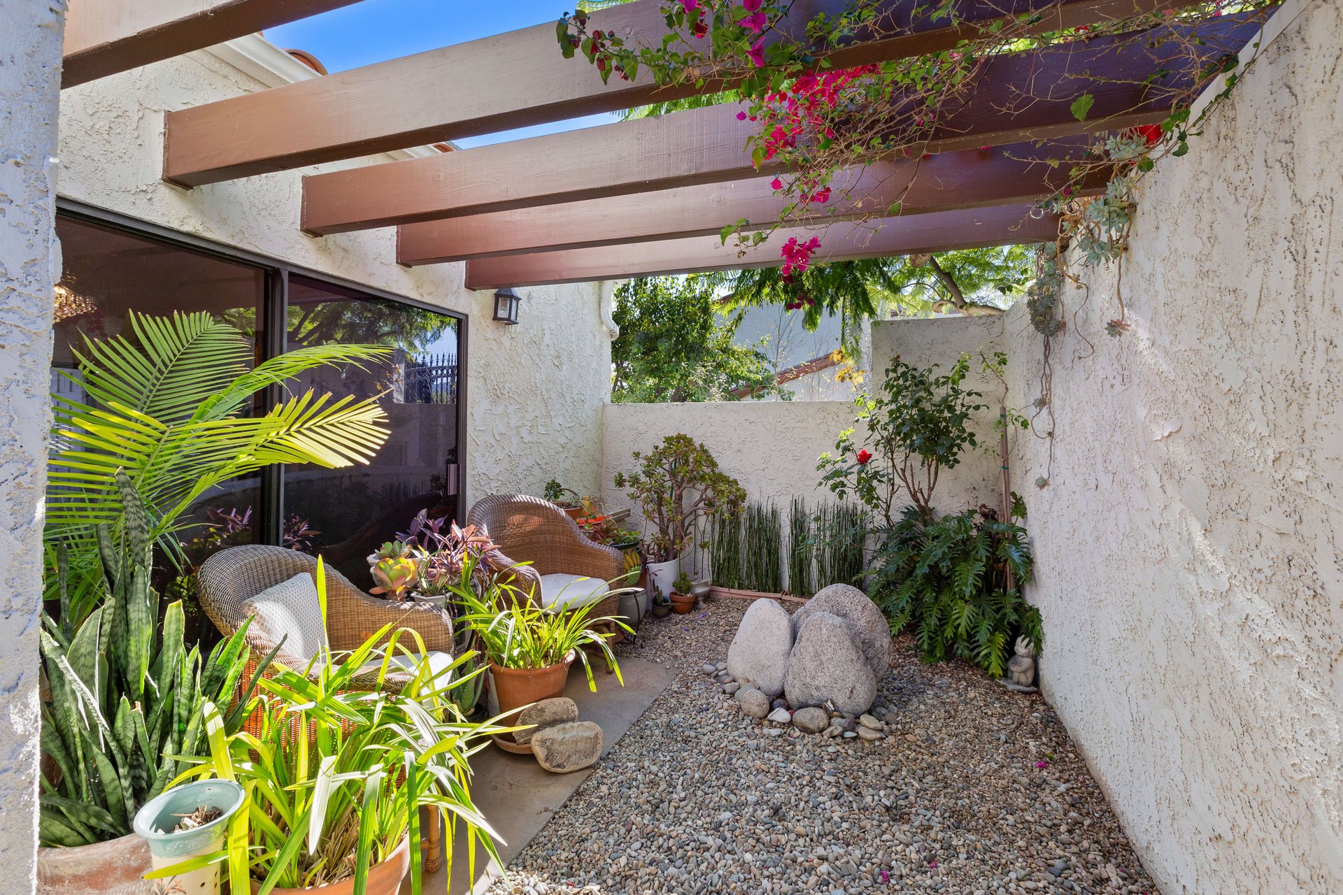 1916 Palisades Dr