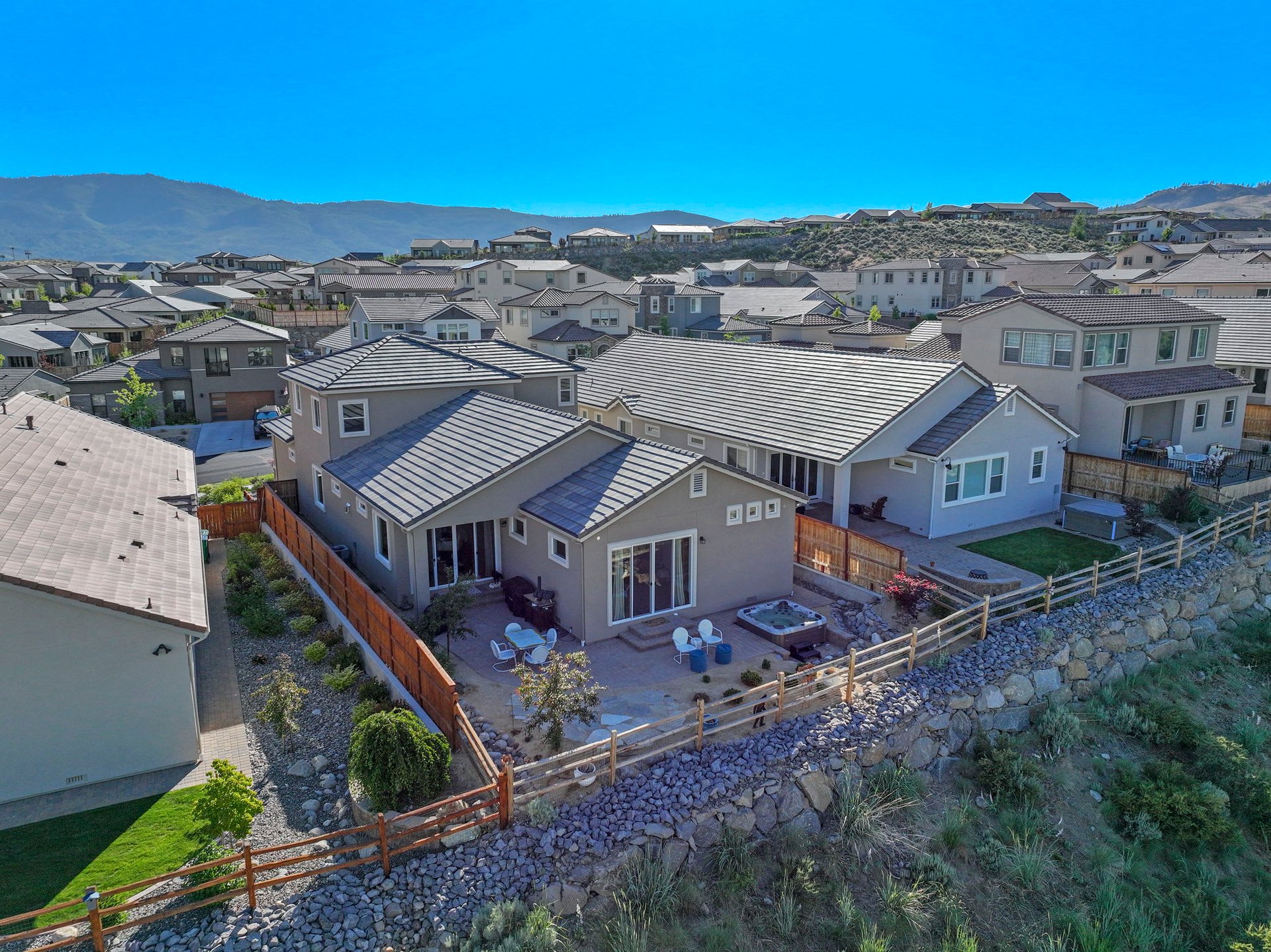 STUNNING SOMERSETT HOME