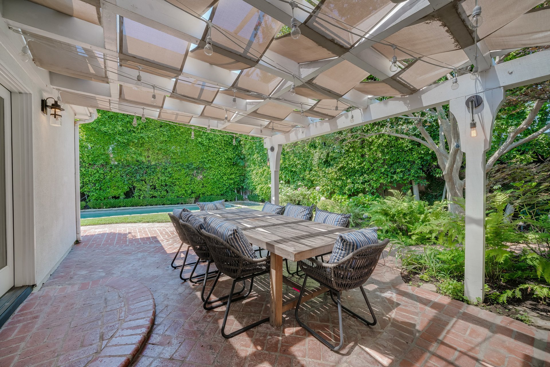 A Hampton's Vibe Traditional Home in Studio City 