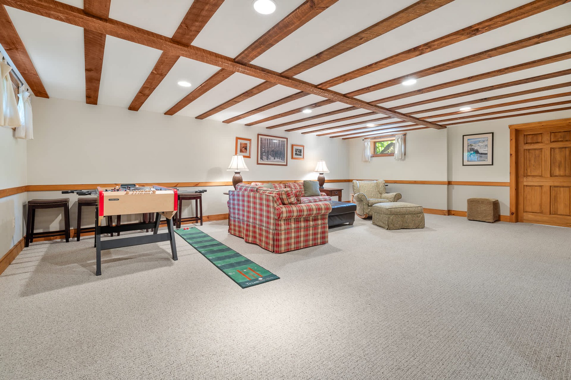 Exclusive Mountain Log Home - Monthly Rental Avail.