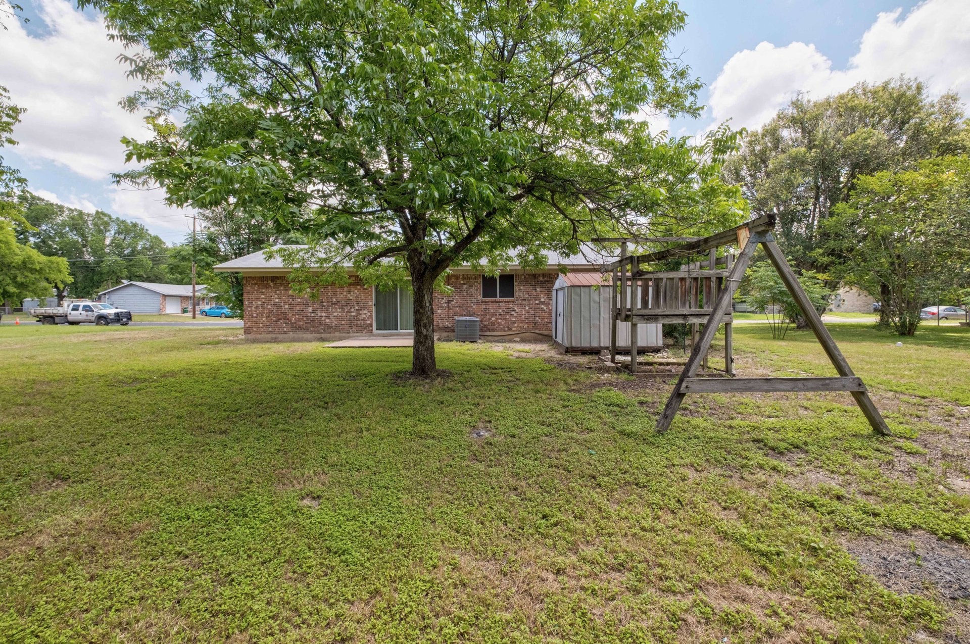 4742 Suburban Dr