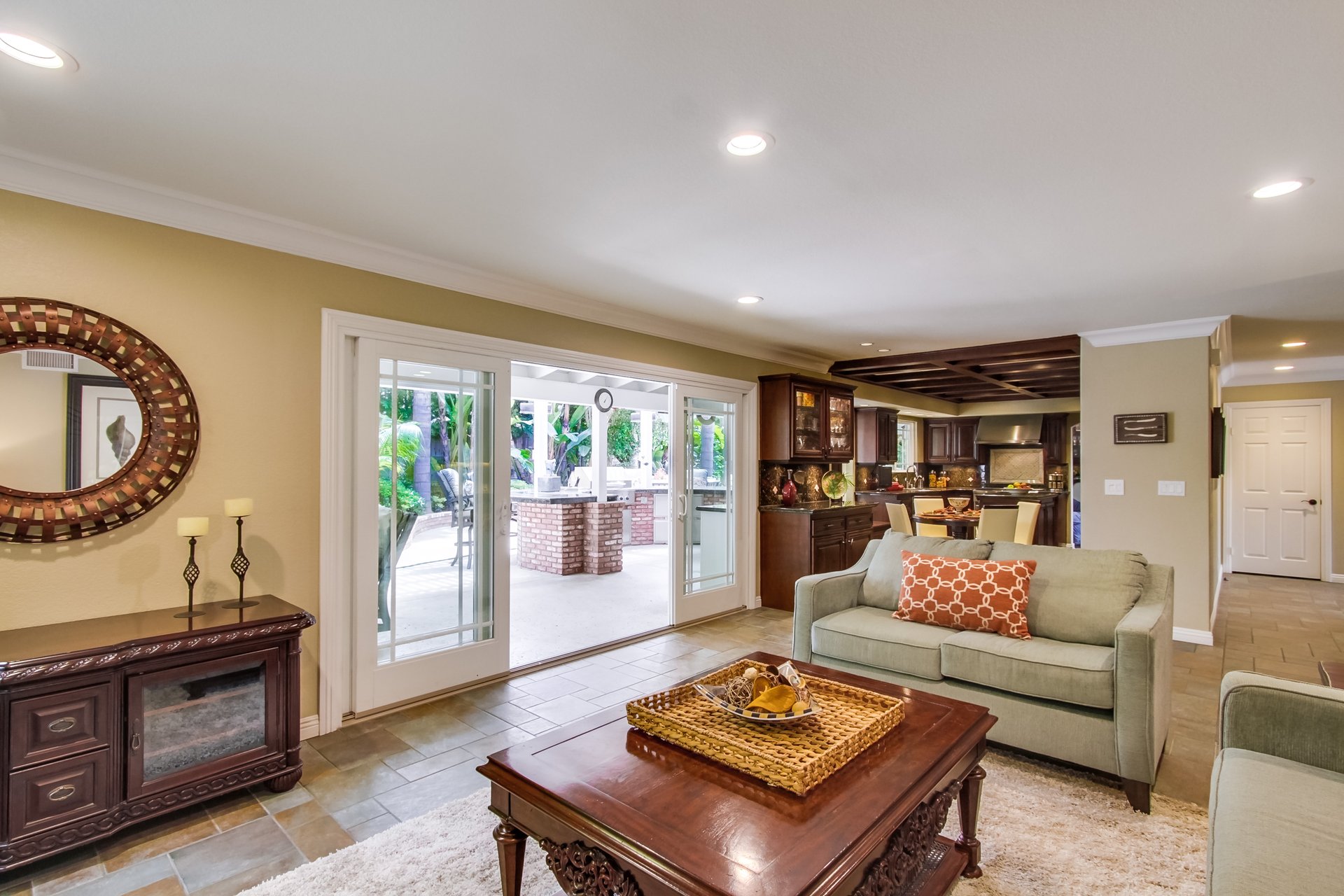 327 La Costa Ave