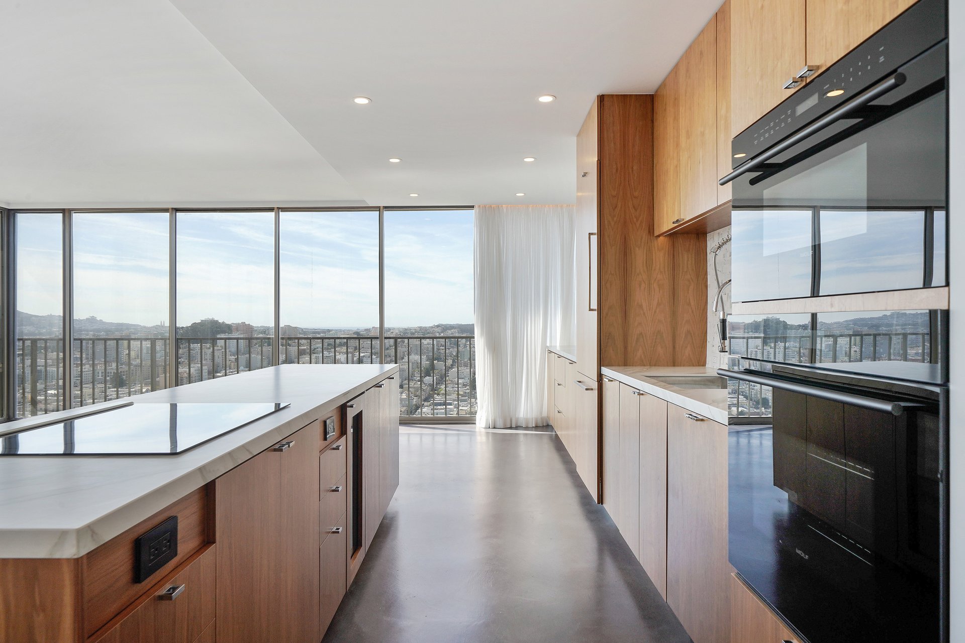 Leased | 999 Green St #2102