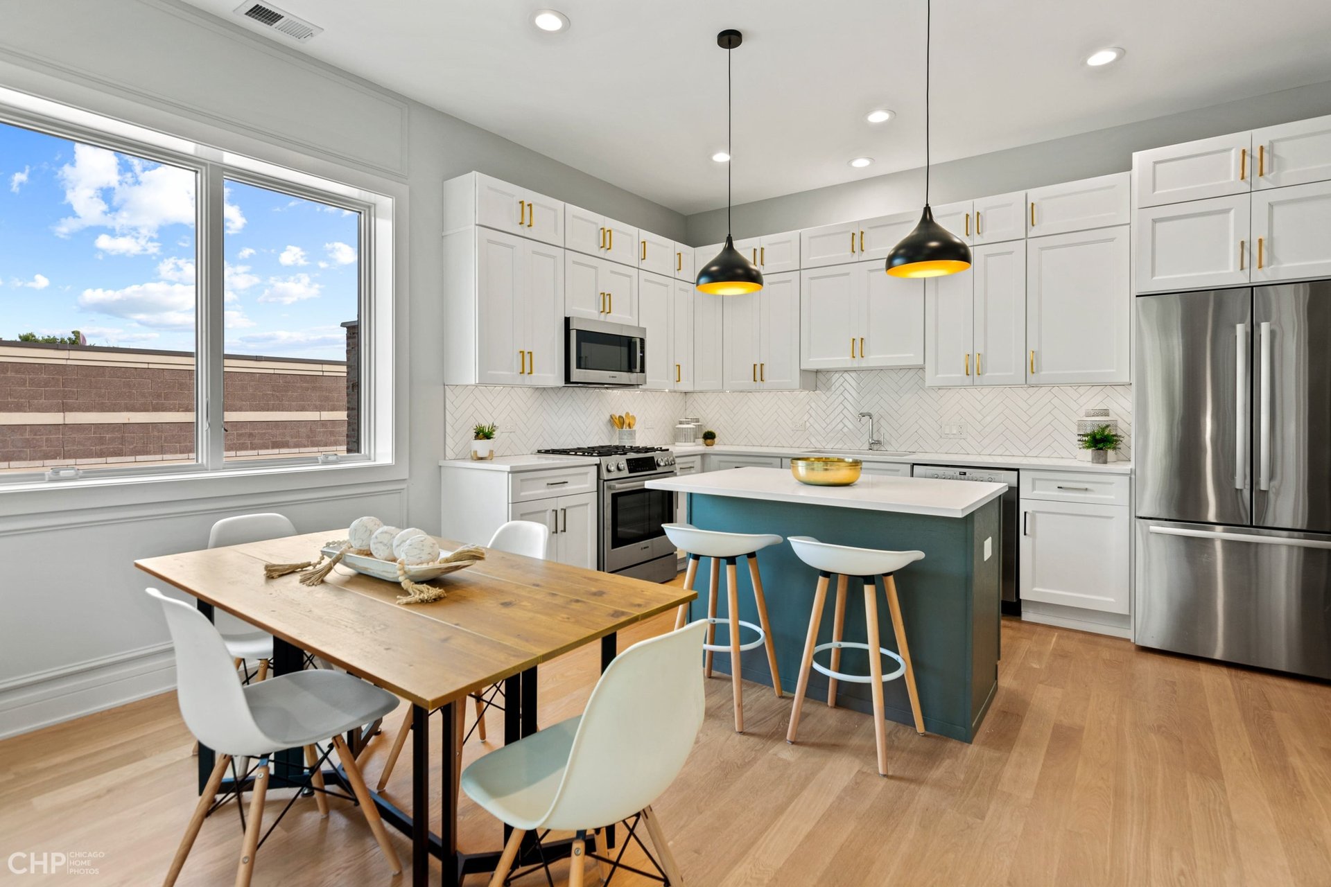 Private Roof Deck with City Views in Logan Square: 1717 Humboldt #3S
