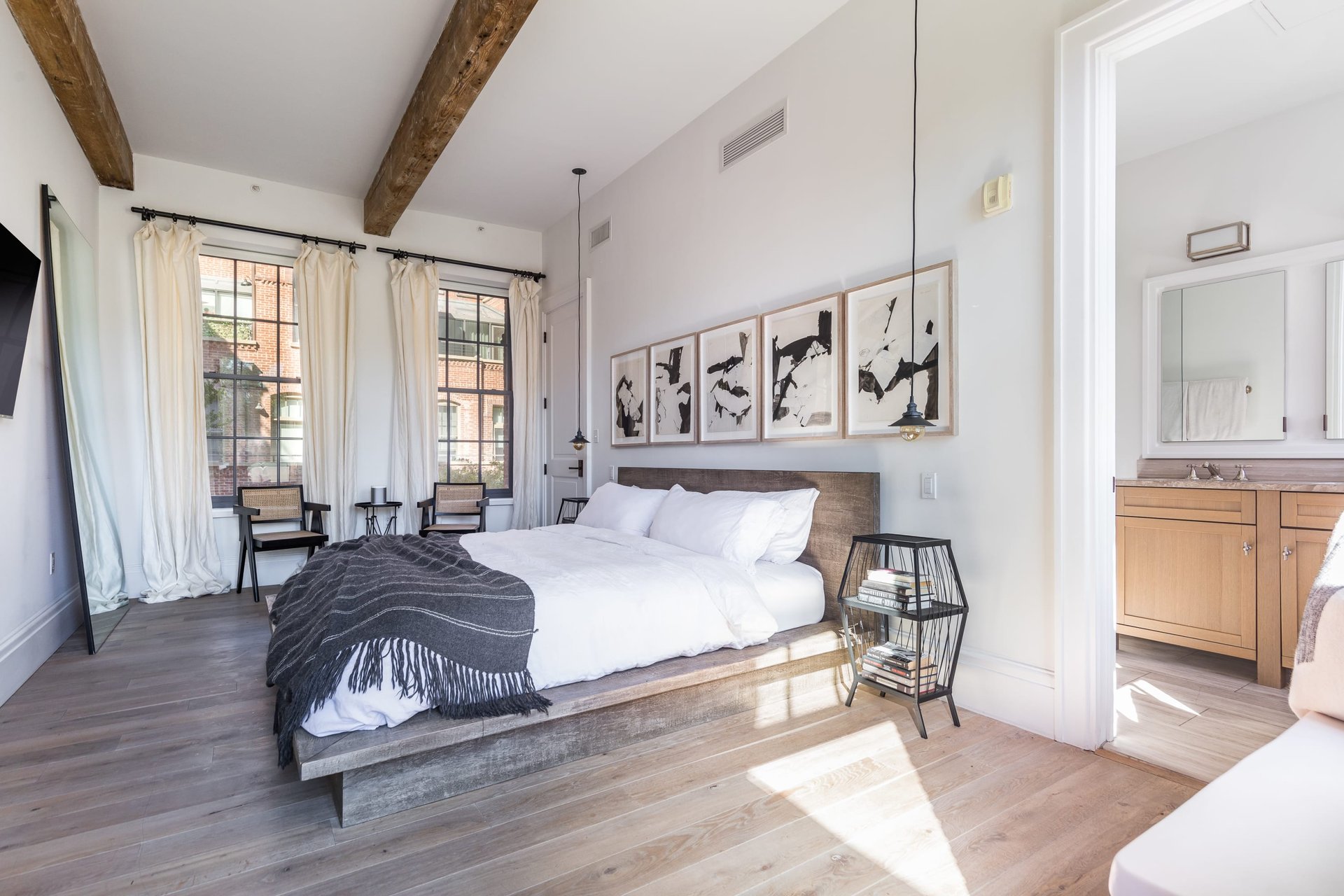 Elegant 3-Bed Factory Loft at Watchcase