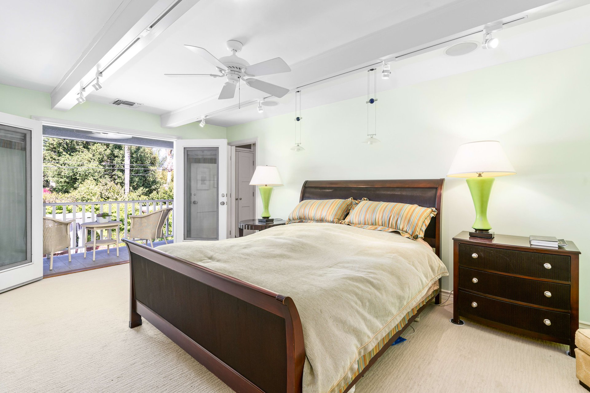 11157 Sarah St, Toluca Lake