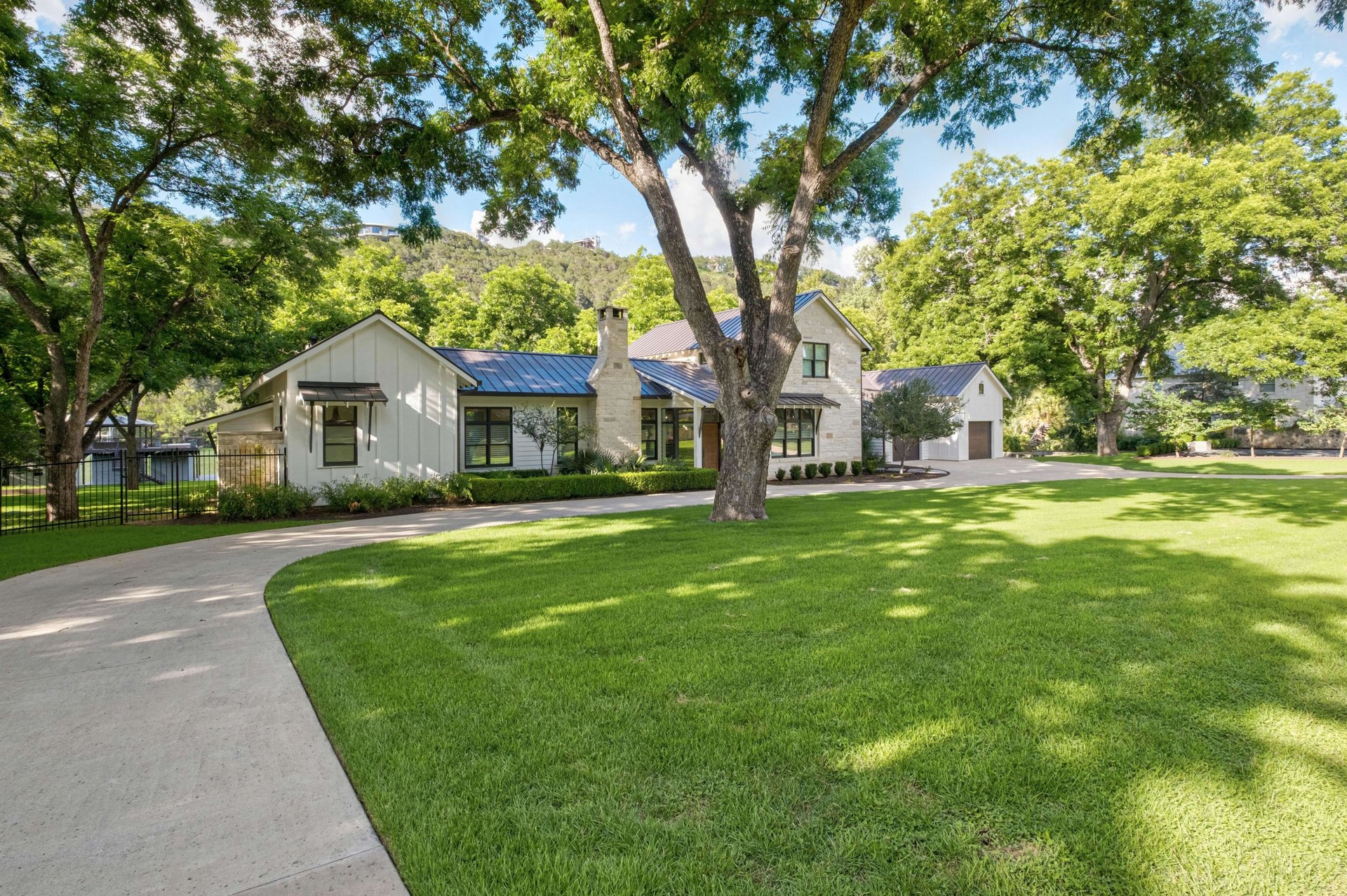 3120 Edgewater Drive