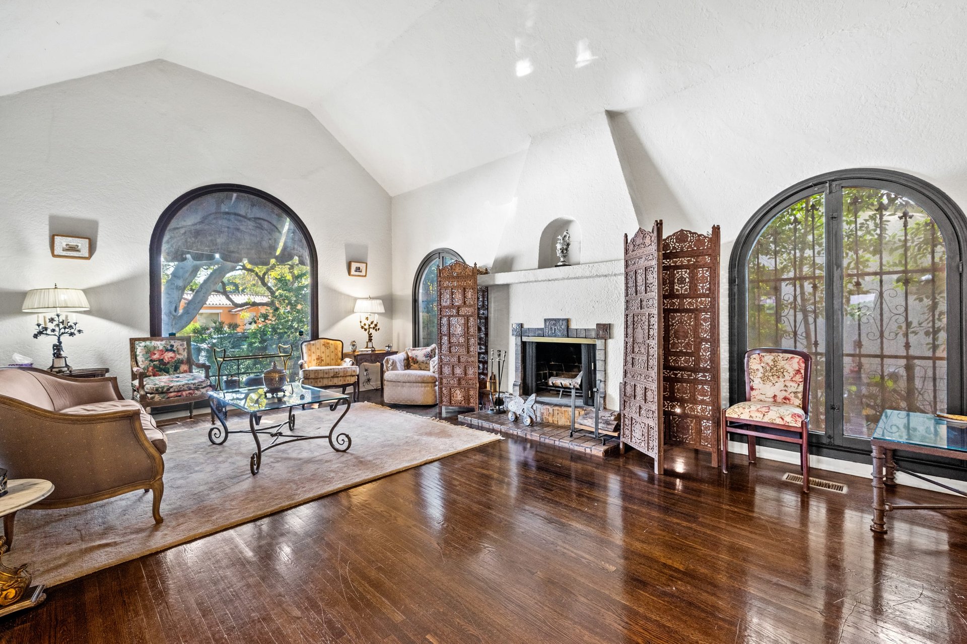 Opportunity Knocks in Prime Beverly Grove!