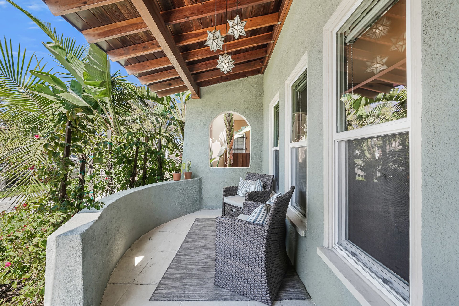 Exquisitely Remodeled Trophy Duplex in Longwood Highlands