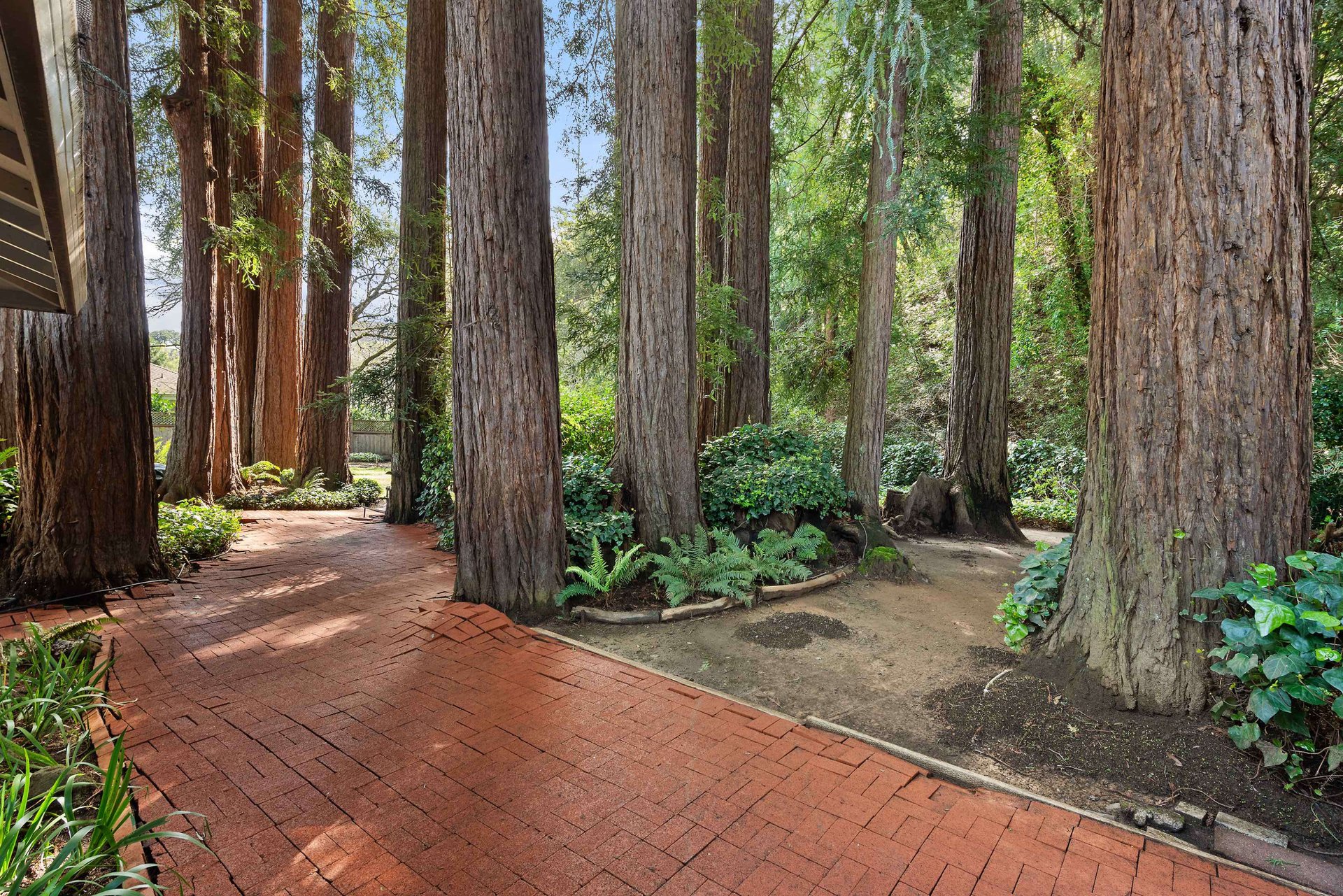 211 Woodland Rd