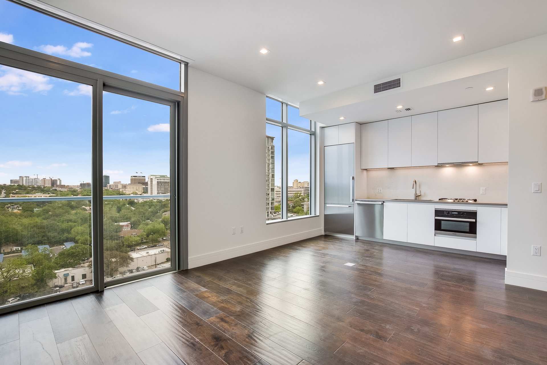 501  West Ave,  #1406