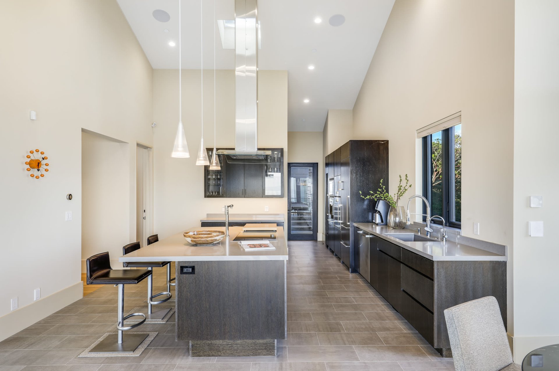 State of the Art Contemporary Retreat with World Class Views