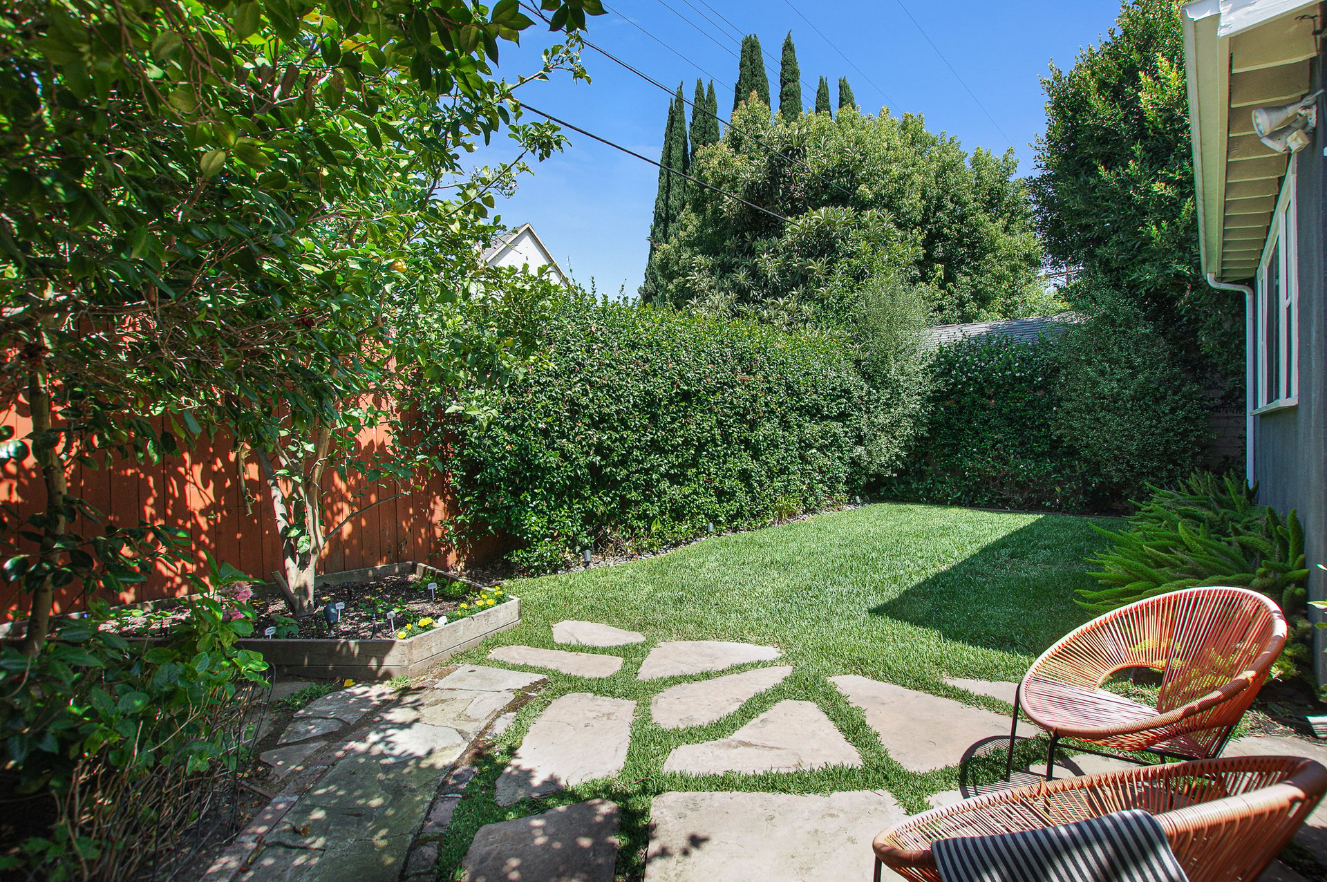 BEAUTIFUL & BRIGHT circa-1920's Craftsman "Cal-Bungalow" Home in Larchmont Village.