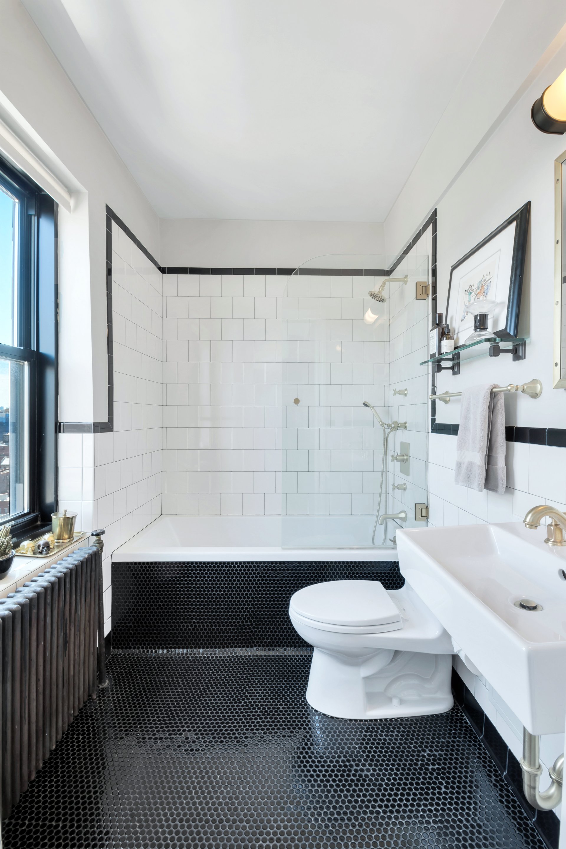 Stunning Prewar Apartment with Manhattan Skyline Views! 