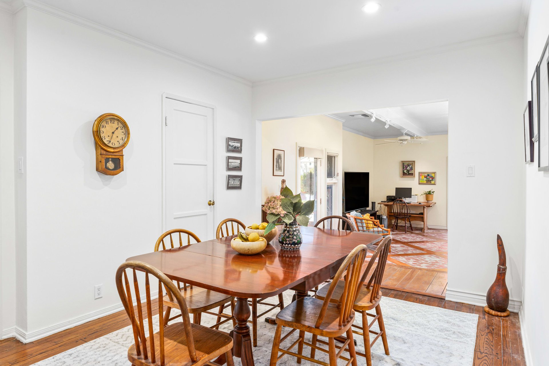 11157 Sarah St, Toluca Lake