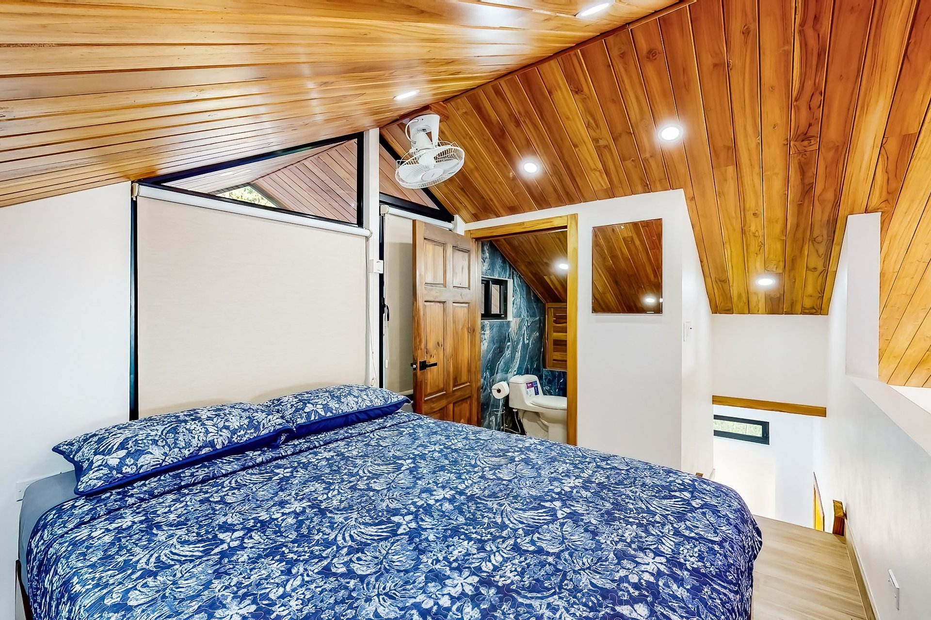 Villa Flor de La Vida, a Luxury 4 Bedroom Ocean View Home in Dominical!