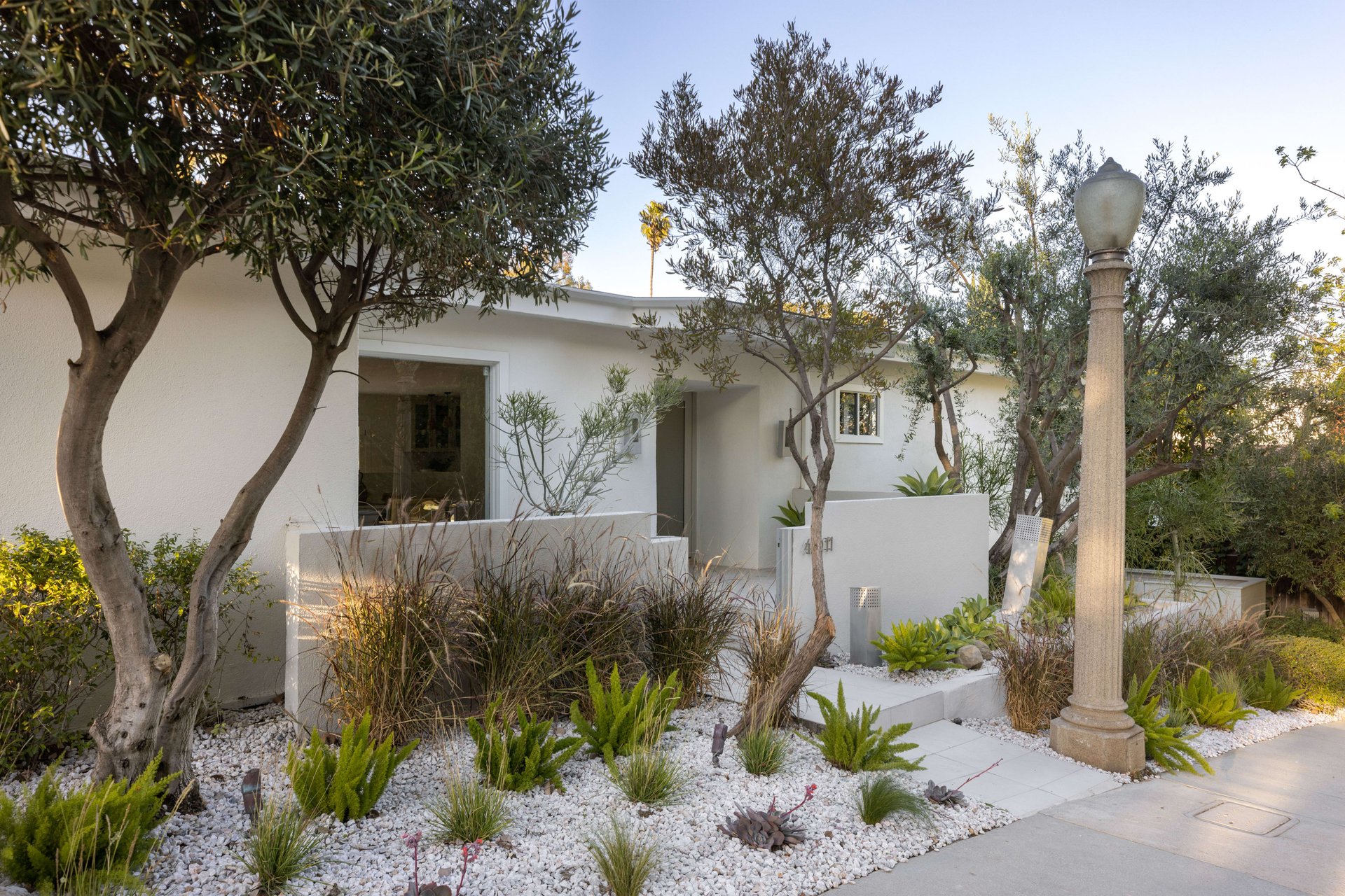 A Peaceful c. 1954 Architectural in Los Feliz