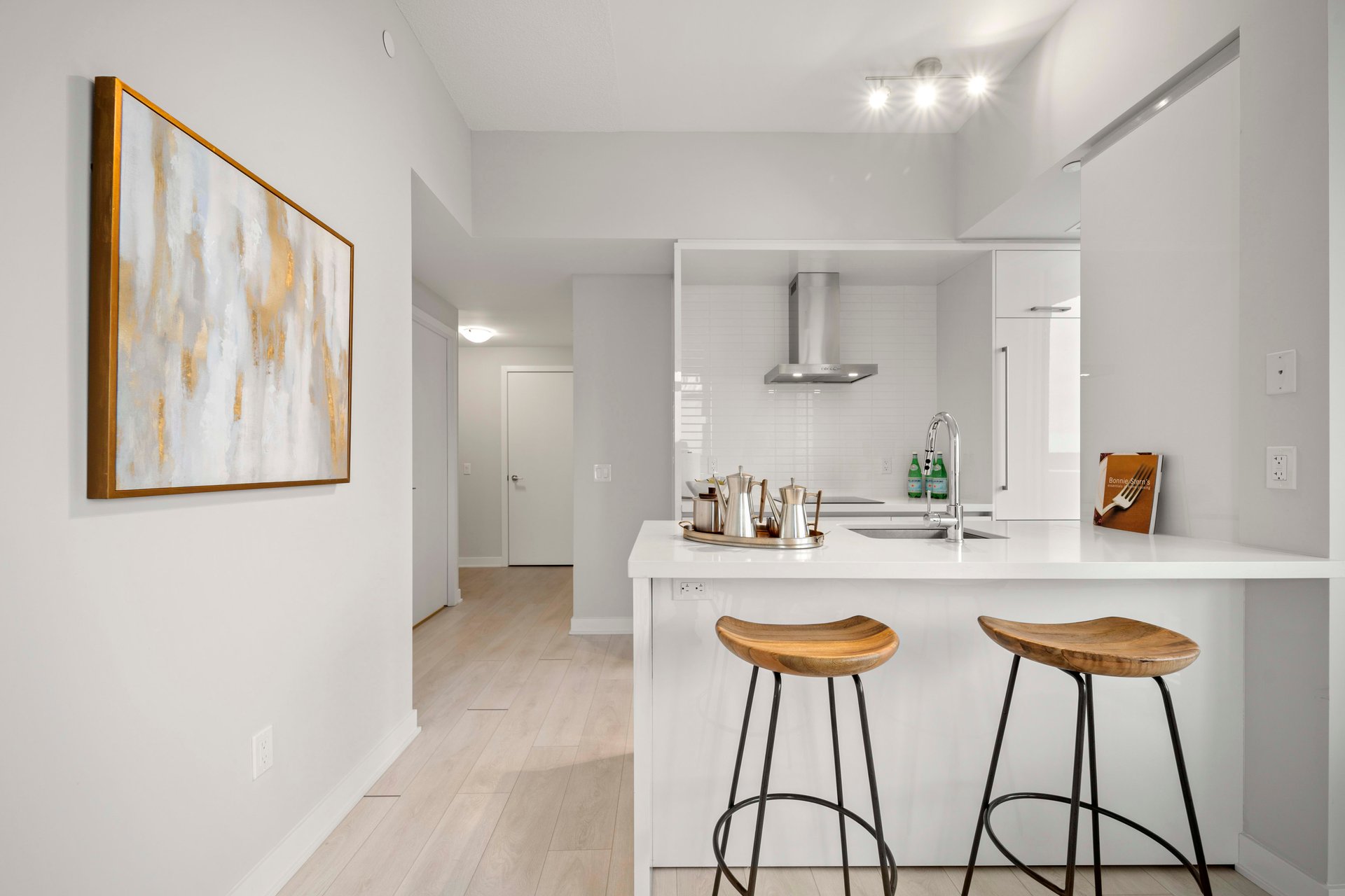 2221 Yonge Street Suite 2909