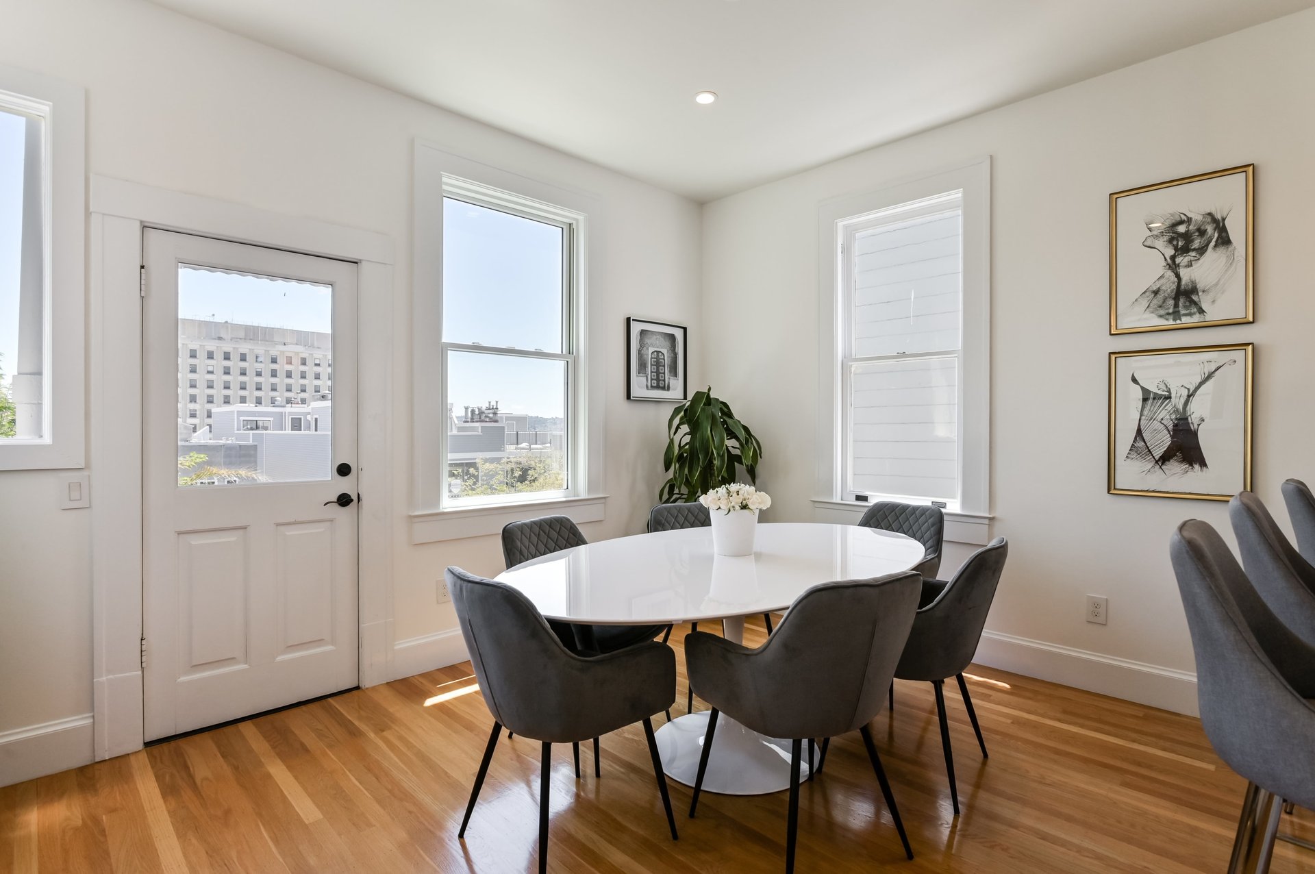 Renovated 5BD Nob Hill Home
