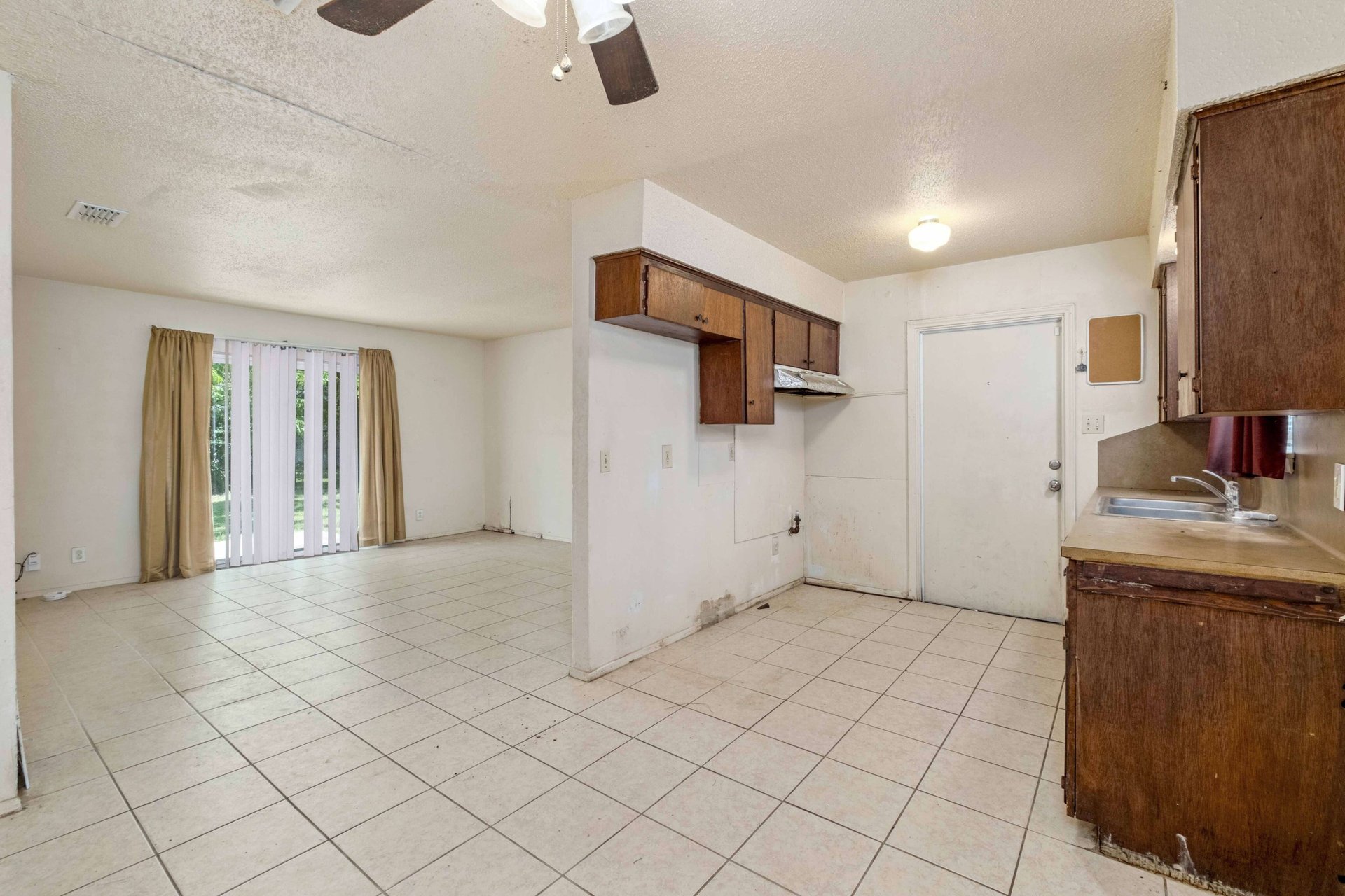 4742 Suburban Dr