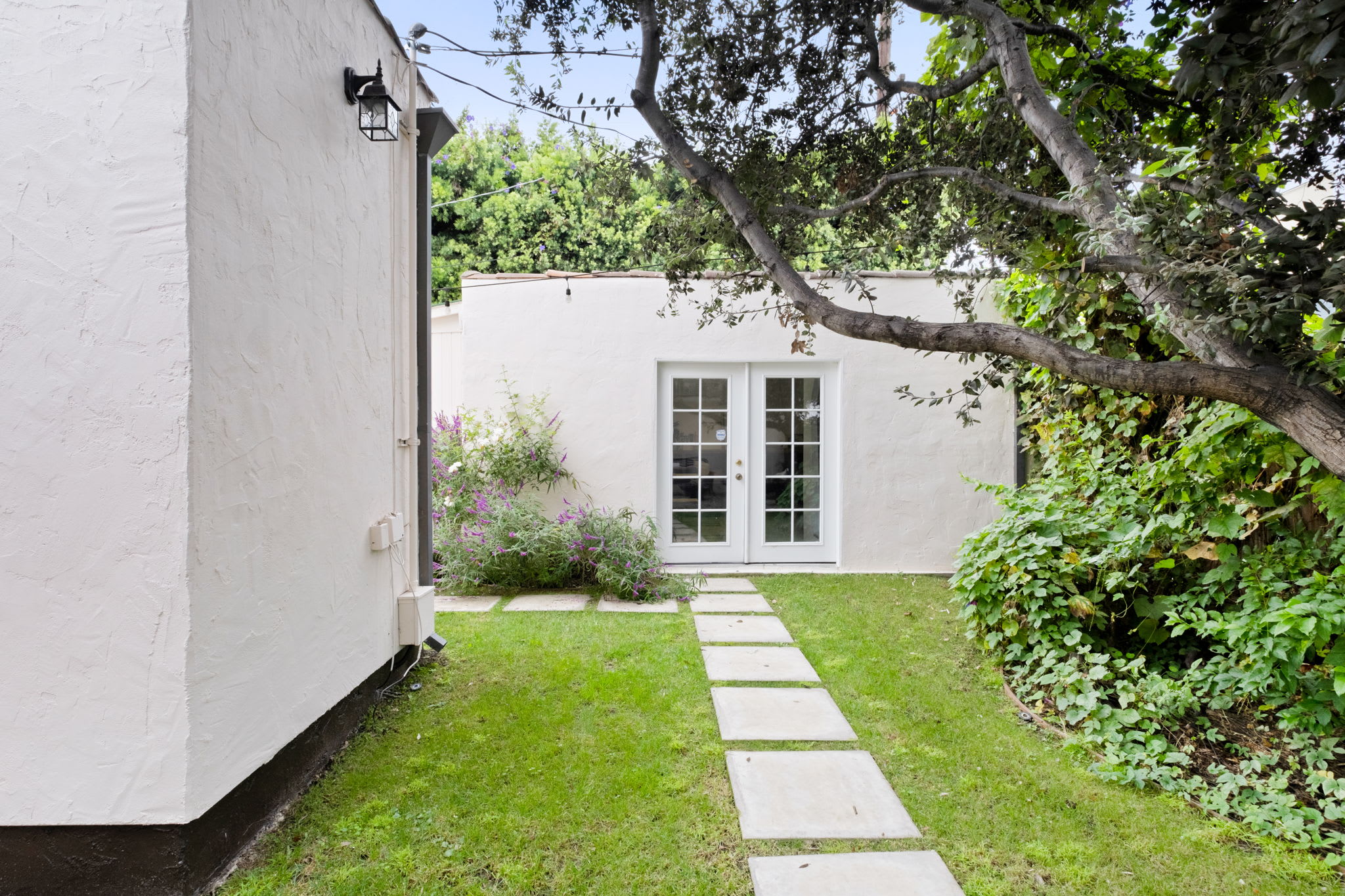 Beautifully Re-imagined Spanish Modern in Wilshire Vista