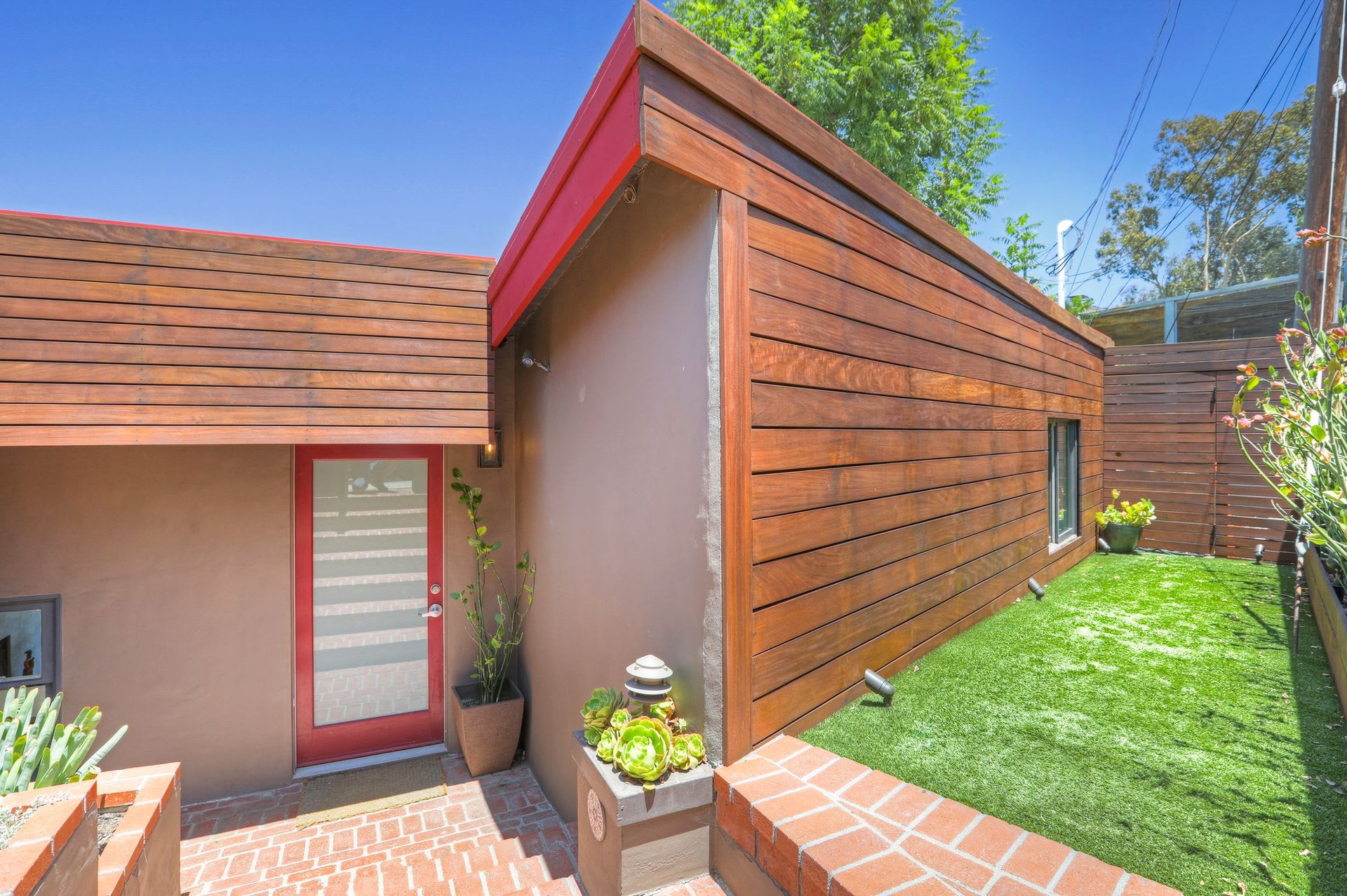  7185 Pacific View Dr