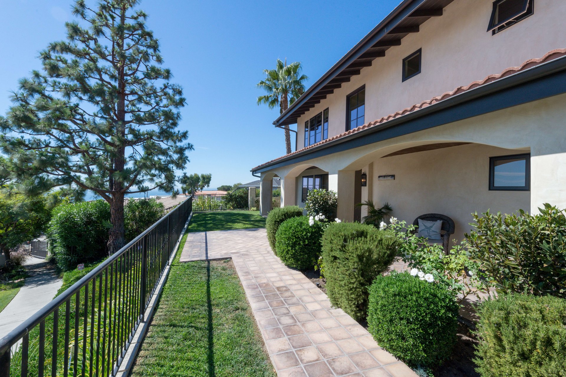 467 Surfview Dr