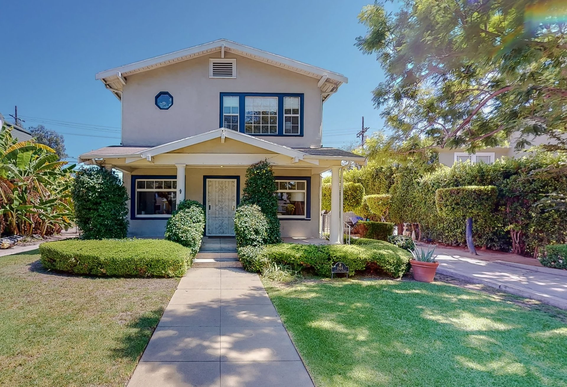 1944 S Victoria Ave