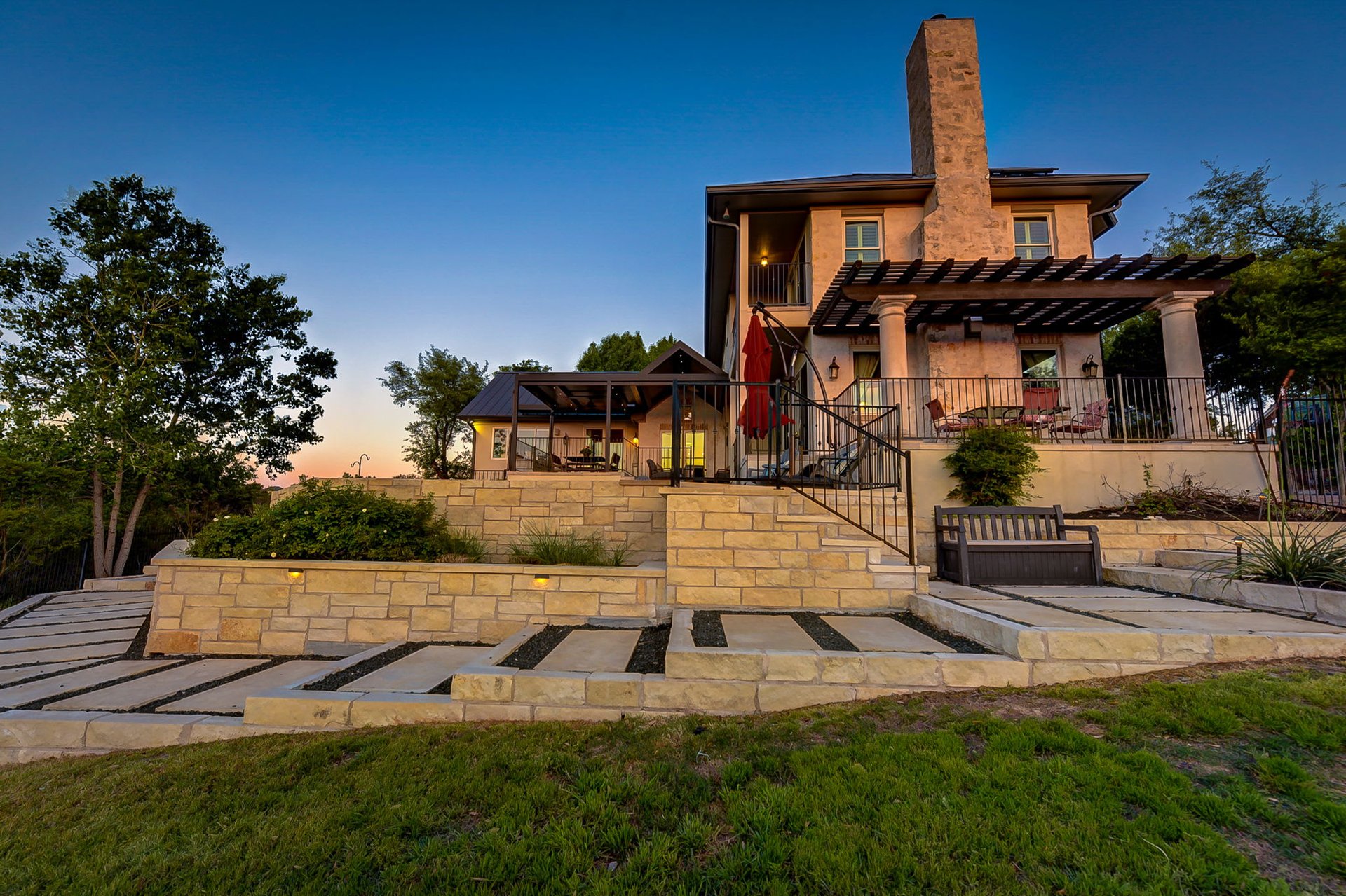 Hill Country Paradise: Luxurious 4/3 Home with Heated Pool/Spa and Spectacular Sunset Views in River Place!