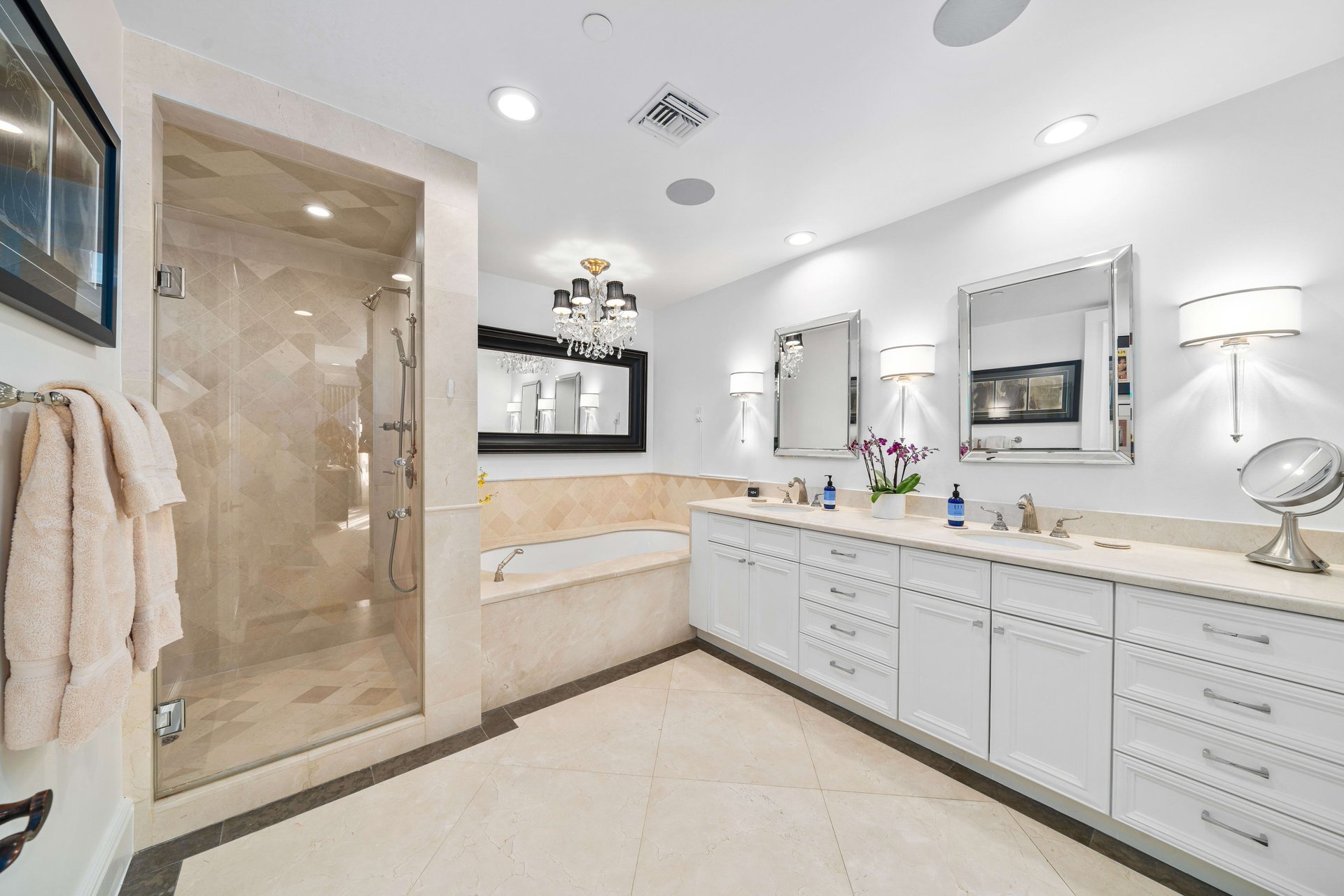 137 S Spalding Dr #104, Beverly Hills