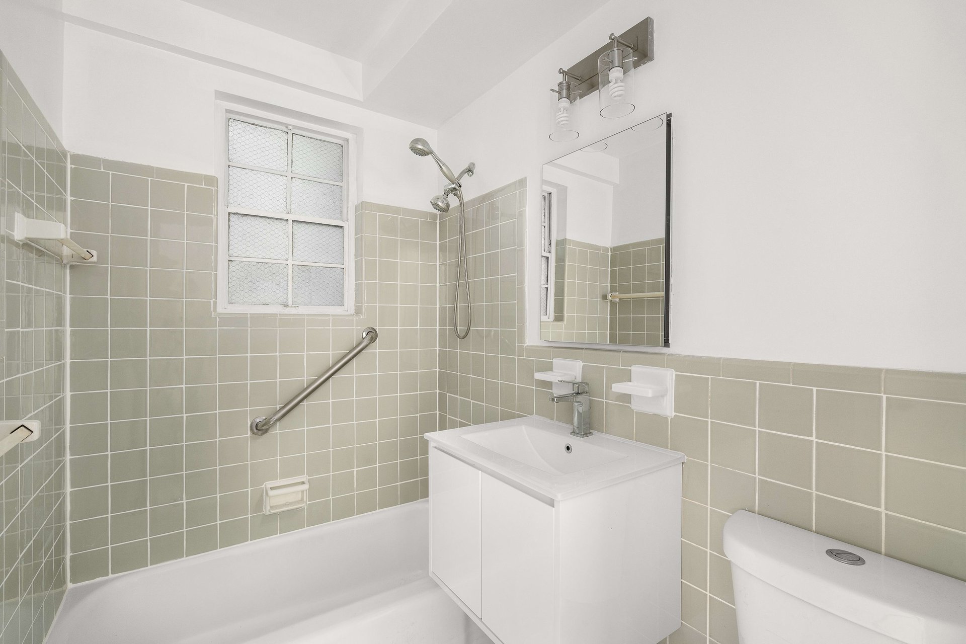 347 East 53rd Street, D1