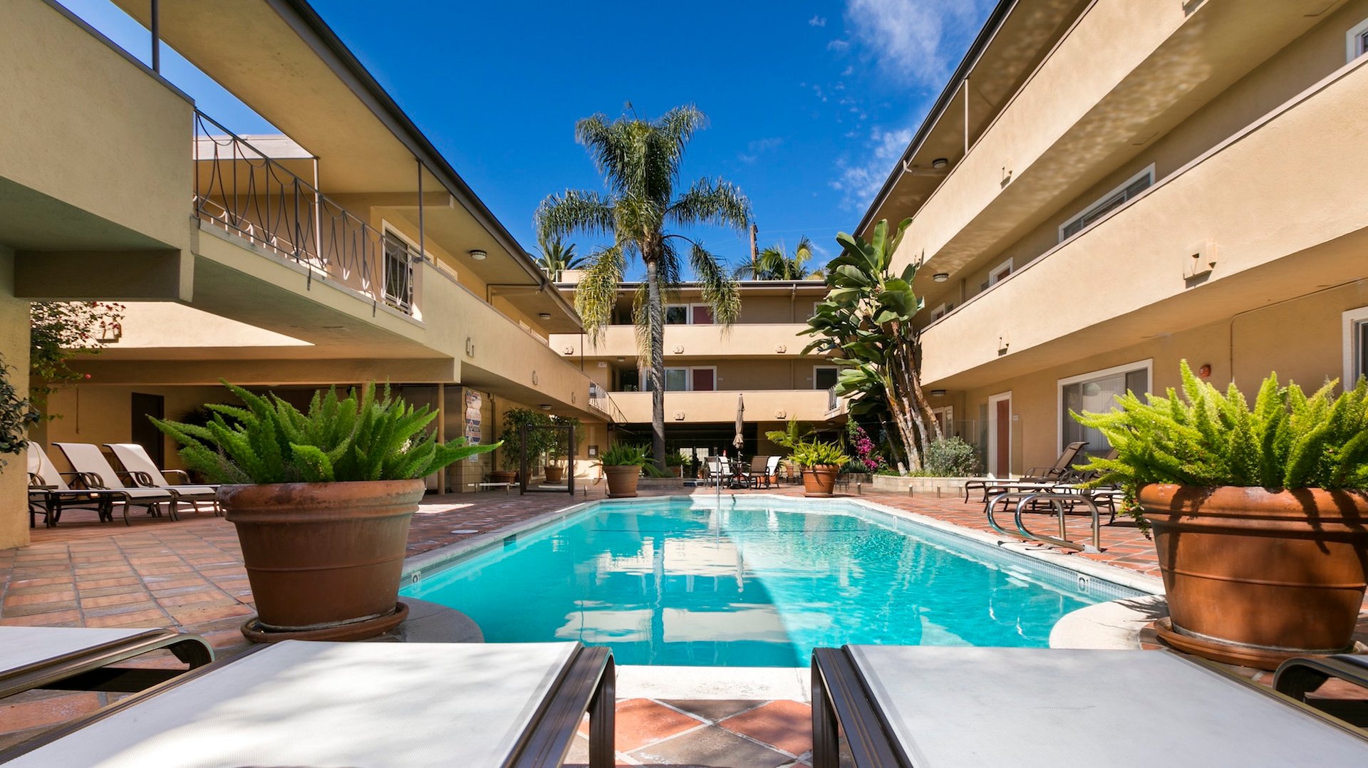 970 Palm Ave #218