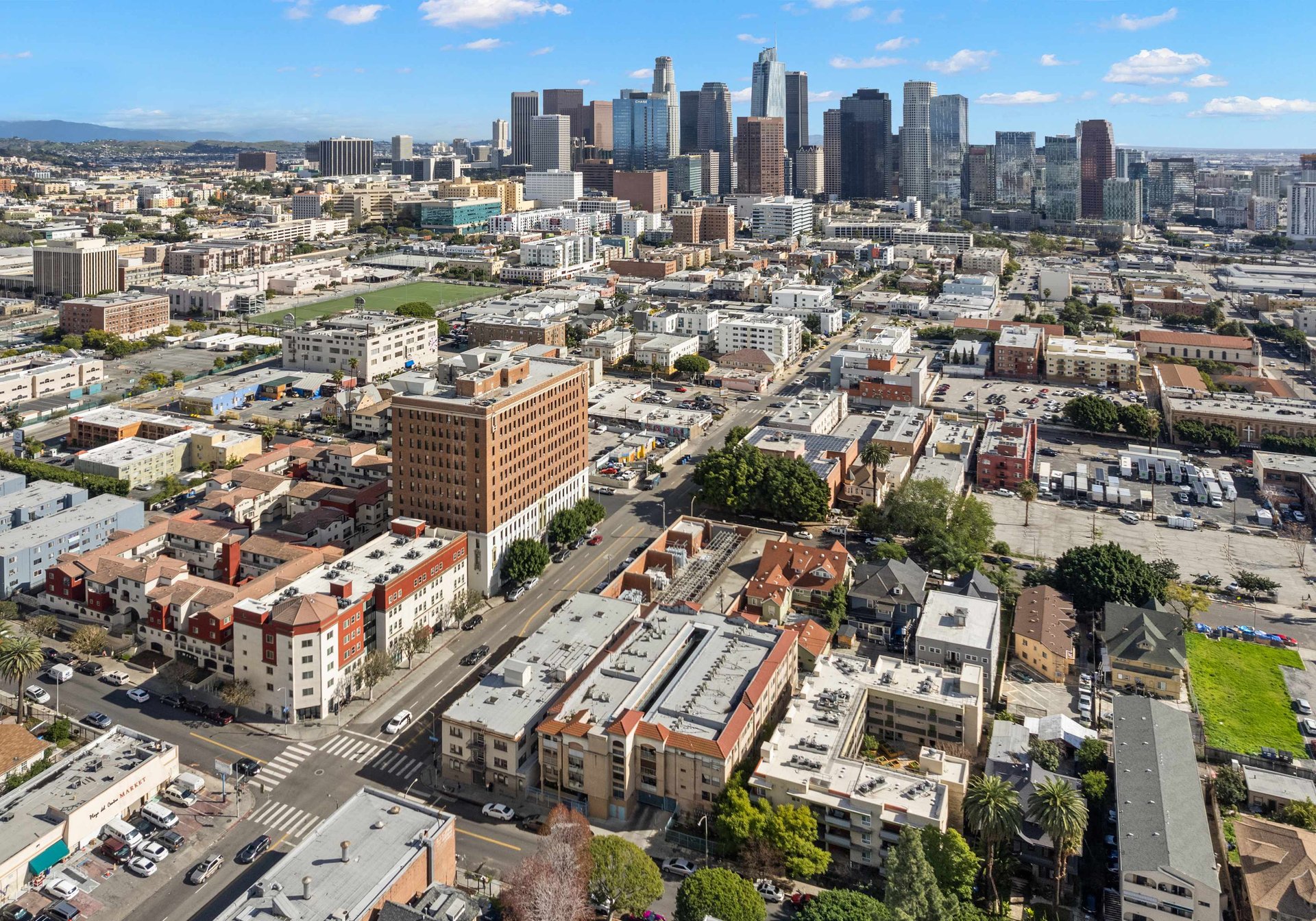806 S Burlington Ave (39 Units)