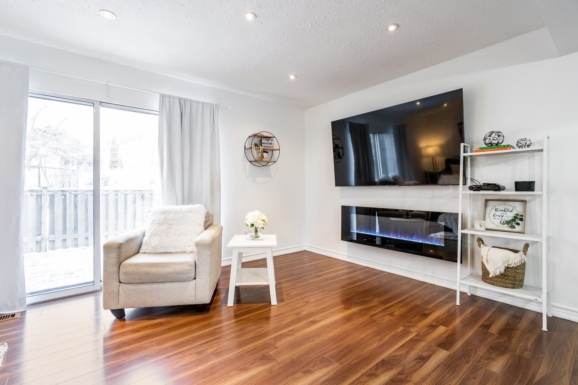 100 - 2779 Gananoque Dr 