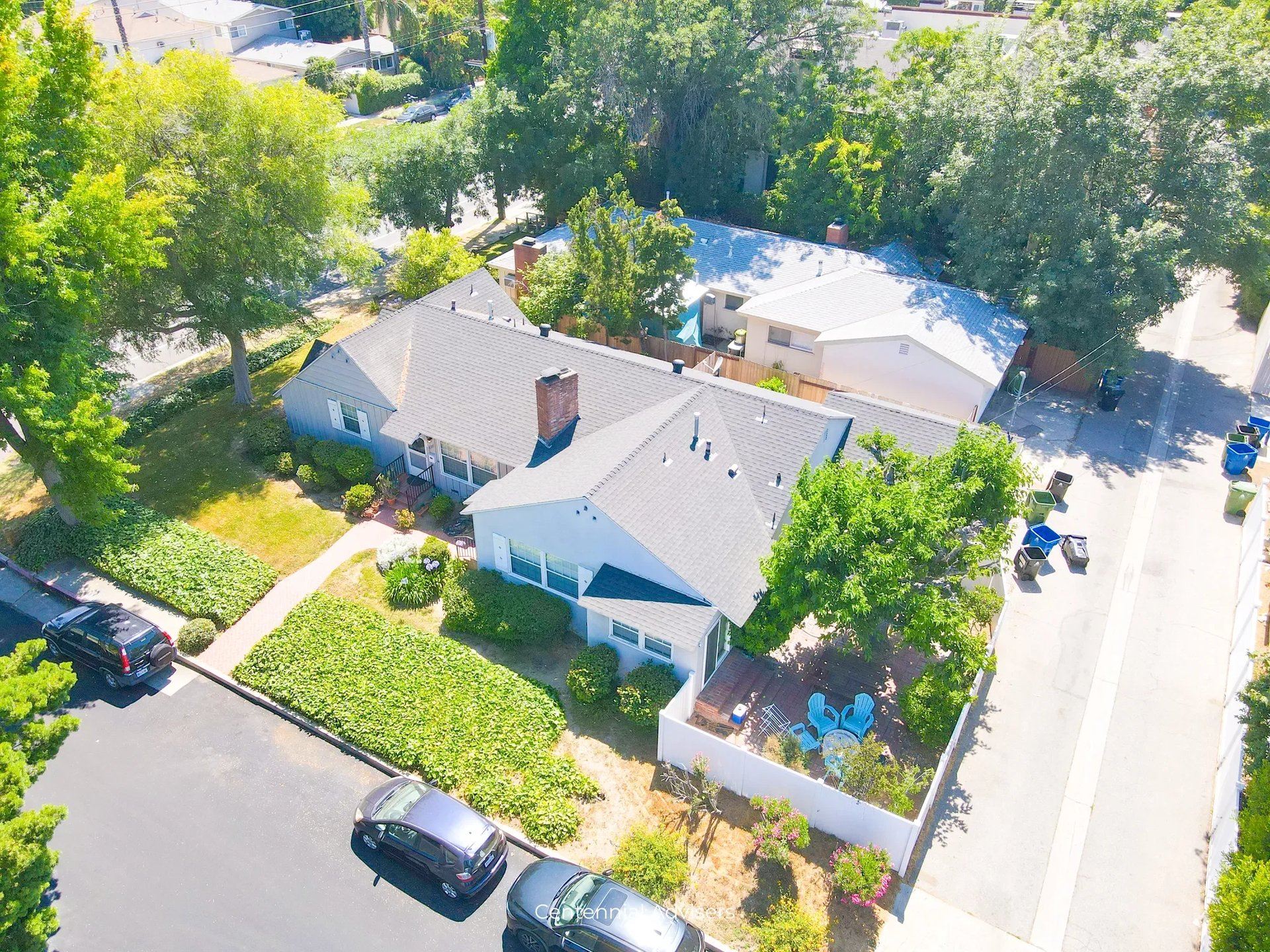 13803 Burbank Blvd