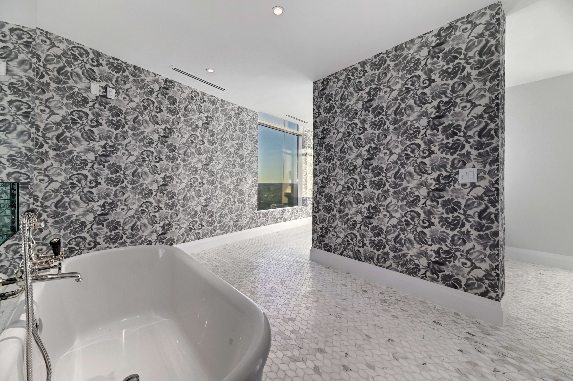 200 Congress Ave #44J