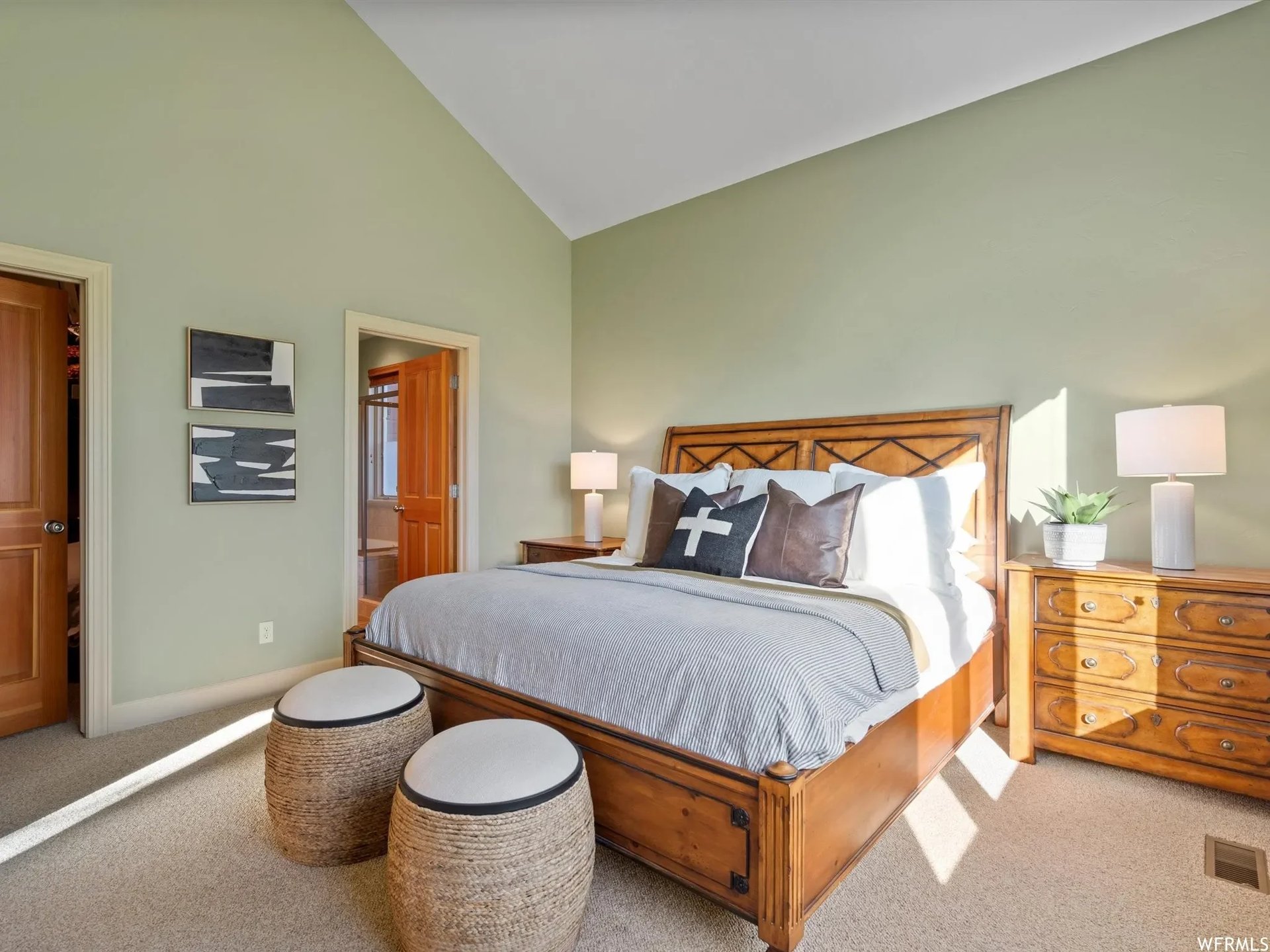 5823 E Elkhorn Dr