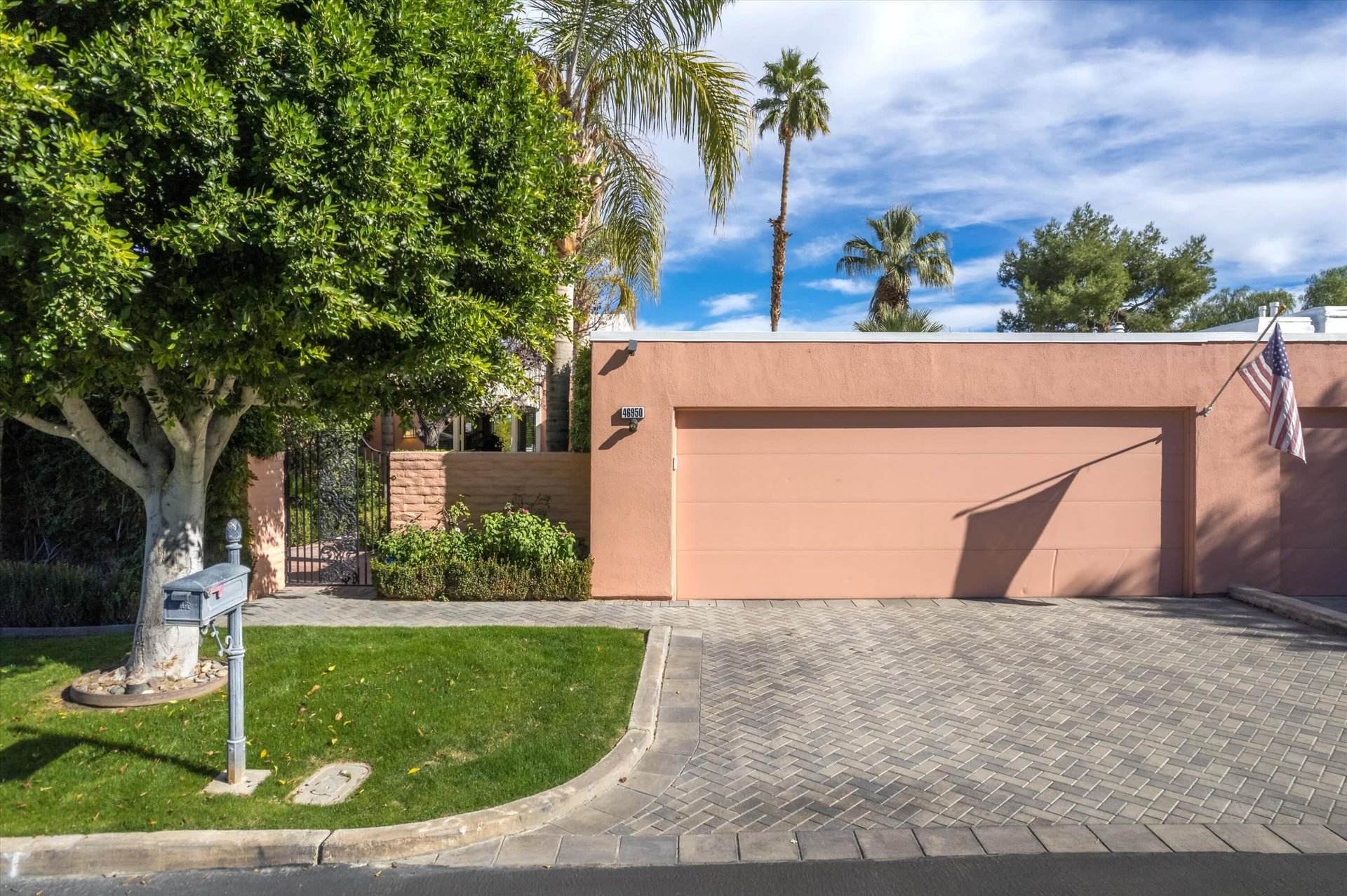 46950 Amir Dr